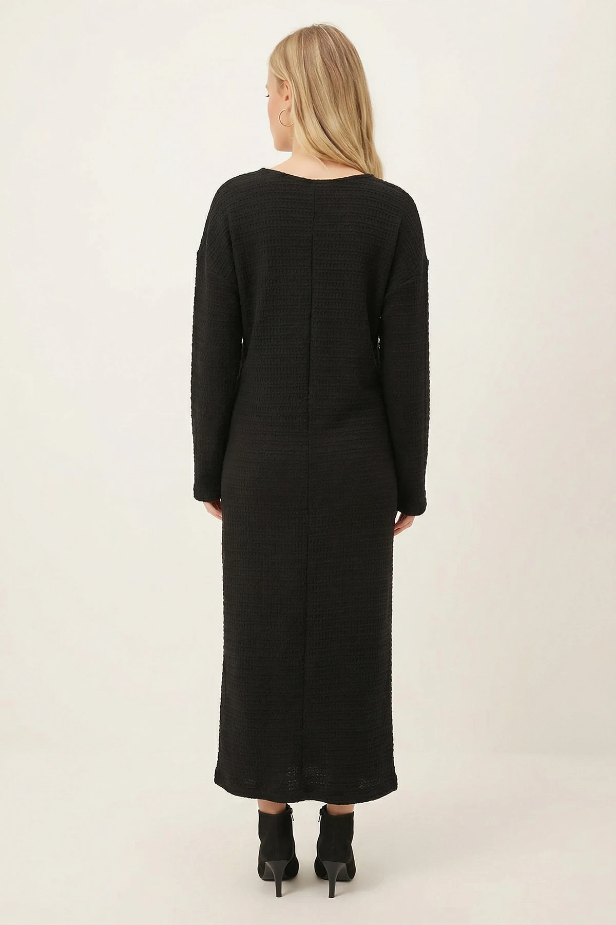 Kadın Siyah Uzun Kollu Yumuşak Dokulu Salaş Elbise ARM-26K001078