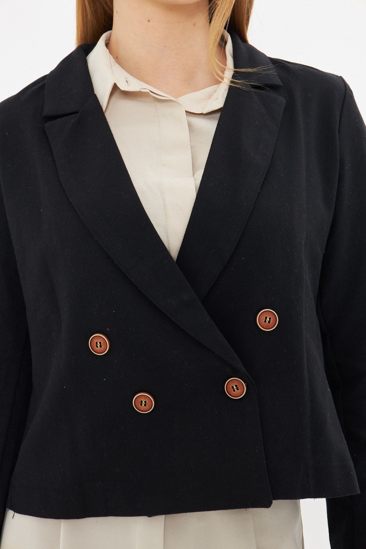 Kadın Siyah Kruvaze Yaka Gabardin Crop Ceket ARM-24Y001010