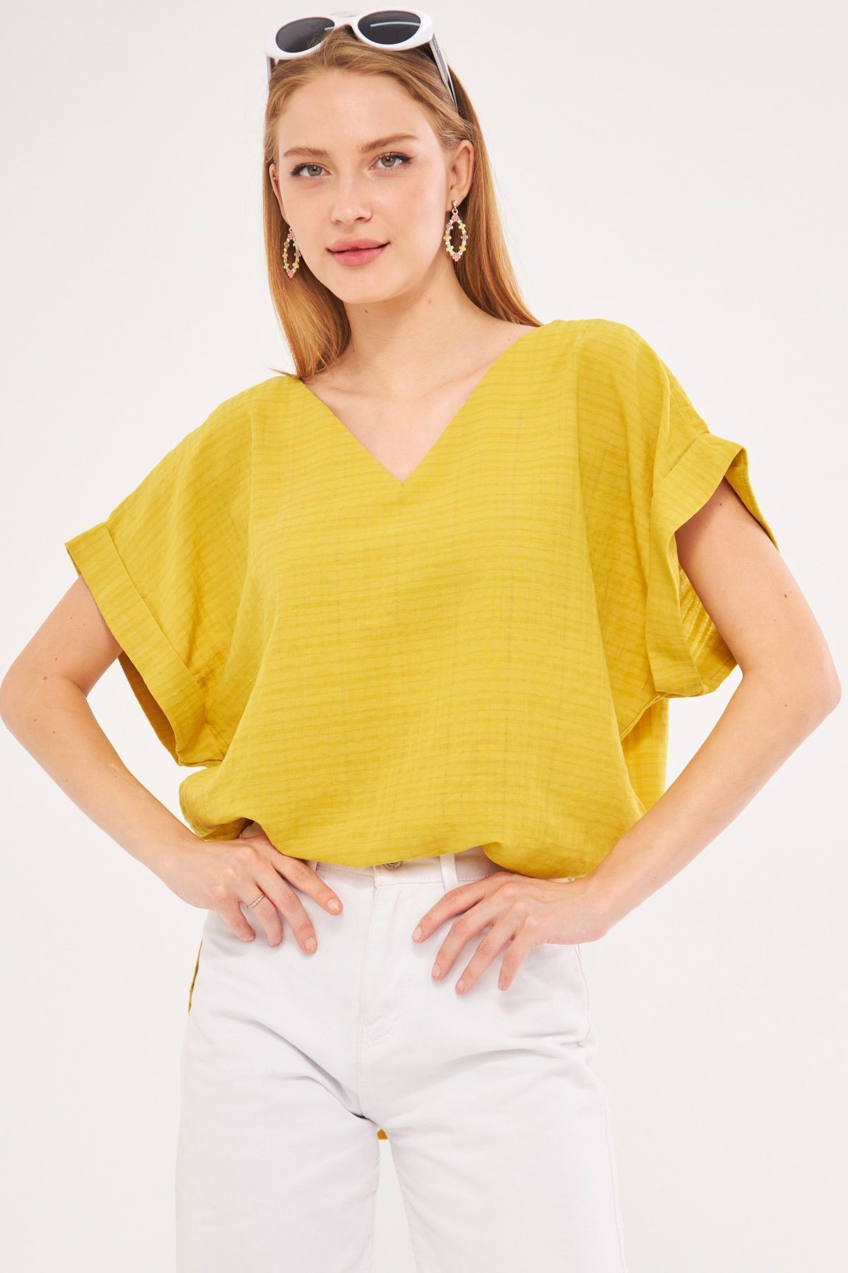 Kadın Yağ Yeşili V Yaka Yanları Yırtmaçlı Arkası Uzun Duble Kol Detaylı Oversize Bluz ARM-24Y001074