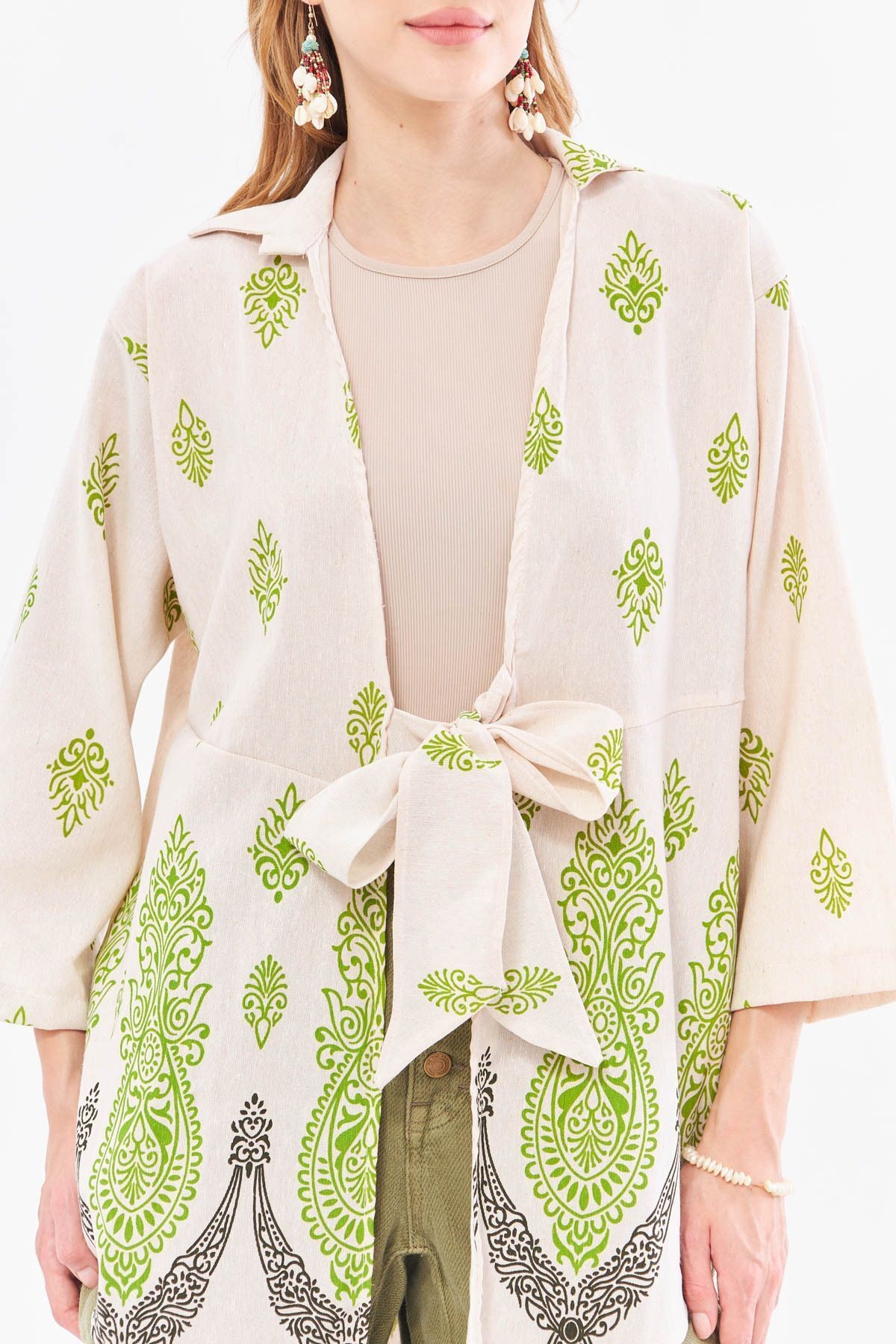 Kadın Fıstık Yeşili Desenli Keten Görünümlü Eteği Sulu Önden Bağlamalı Kimono Gömlek ARM-24Y001092