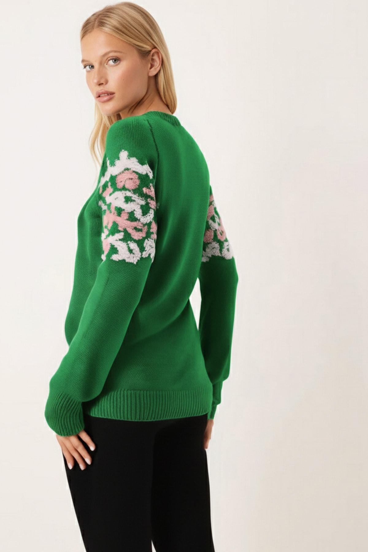 Kadın Pembe-Yeşil Önü Kabartmalı Desen Triko Kazak ARM-26K136018