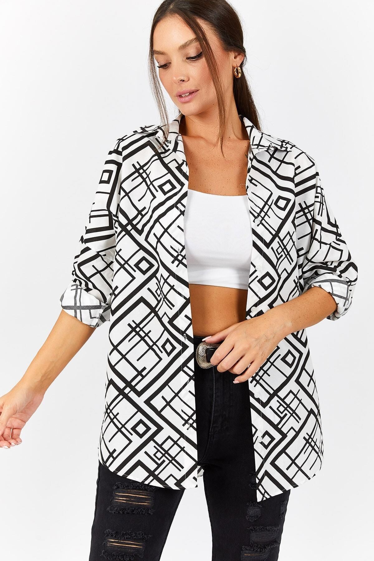 Kadın Beyaz Kare Desen Oversize Uzun Basic Gömlek Arm-22Y001144