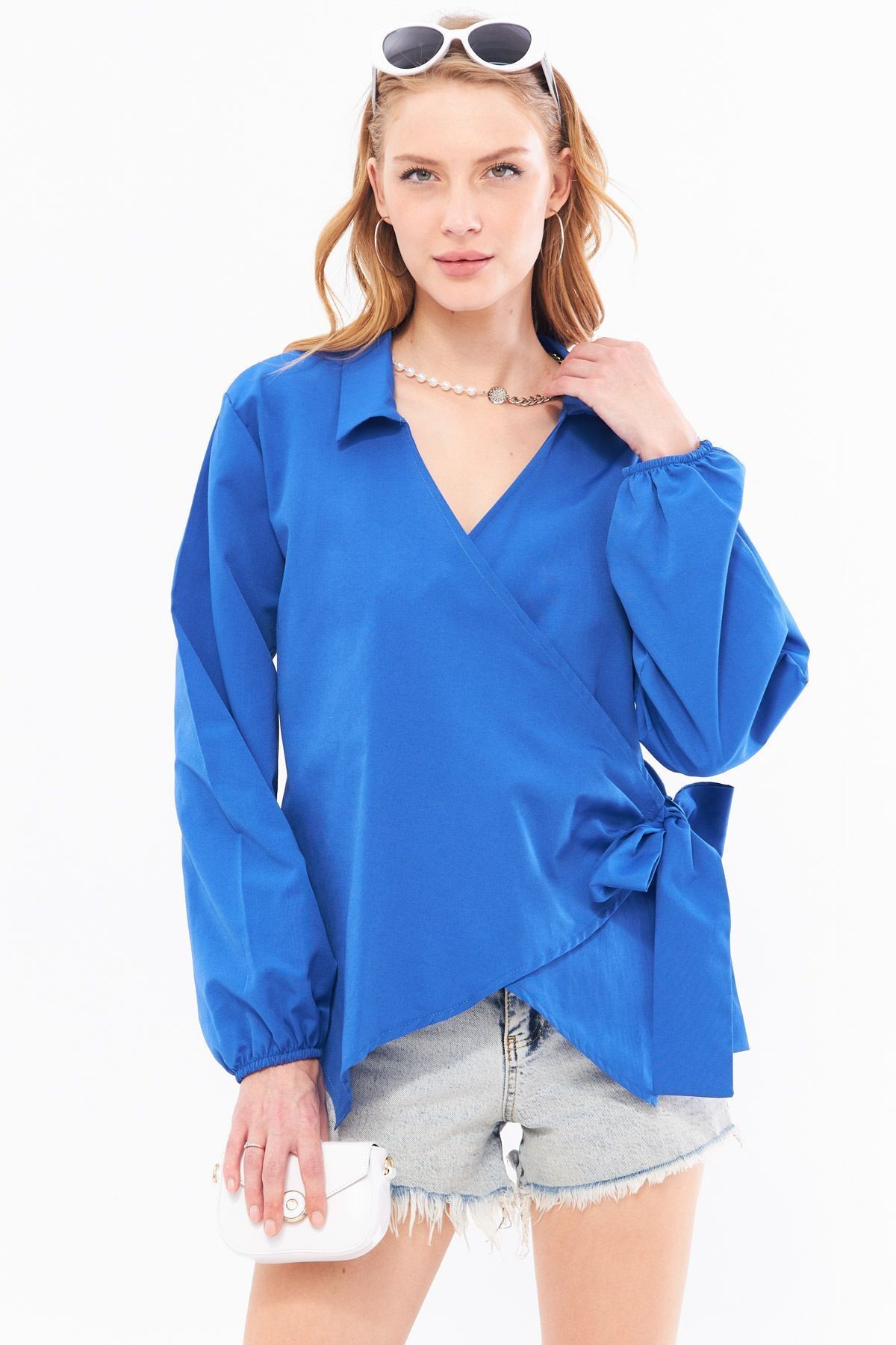 Kadın Saks Yakalı Kruvaze Bluz ARM-22Y024025