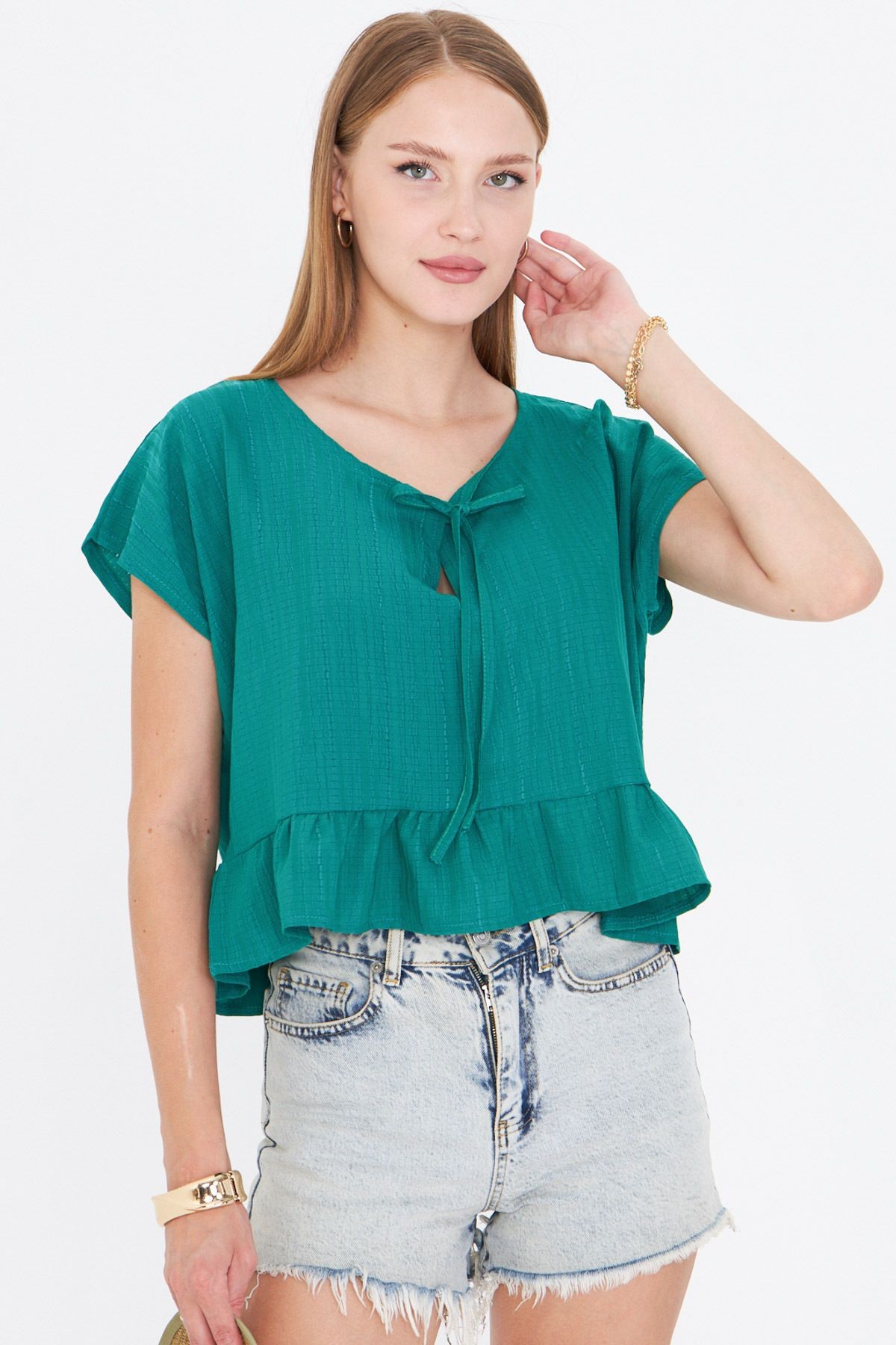 Kadın Koyu Yeşil Yarasa Kol Yakası Bağlamalı Eteği Fırfırlı Oversize Crop Bluz ARM-24Y001088