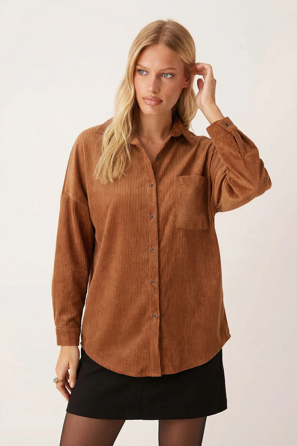 Kadın Camel Cepli Oversize İnce Fitilli Kadife Gömlek ARM-24K001076