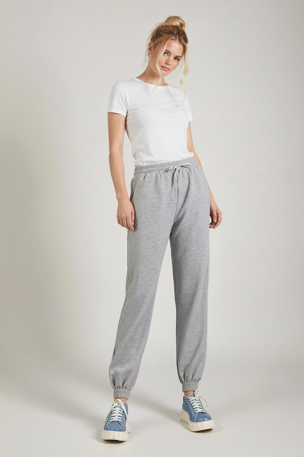 Kadın Gri Beli Ve Paçası Lastikli Cepli İçi Şardonlu Eşofman Altı ARM-26K001063