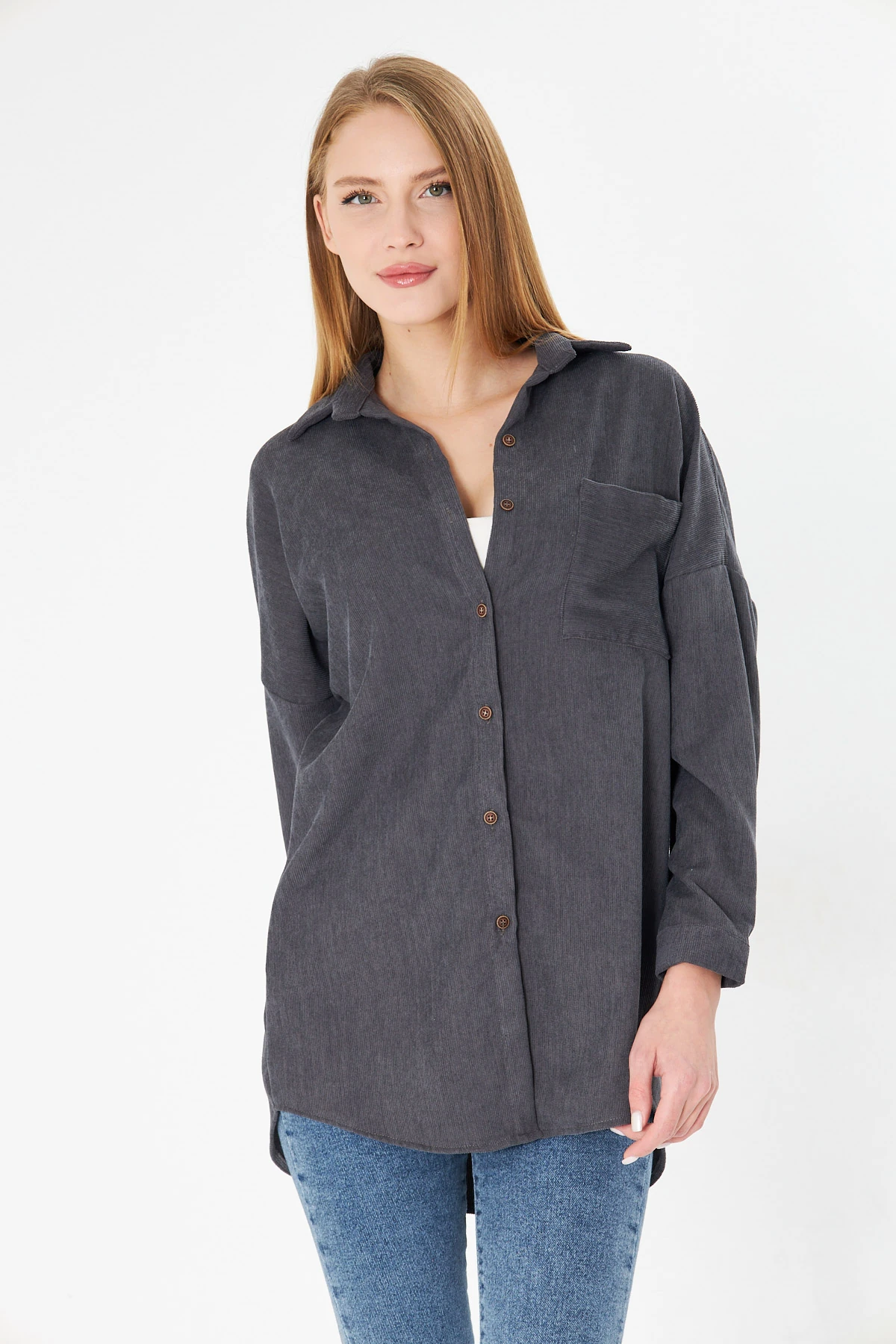 Kadın Antrasit Cepli Oversize İnce Fitilli Kadife Gömlek ARM-24K001076