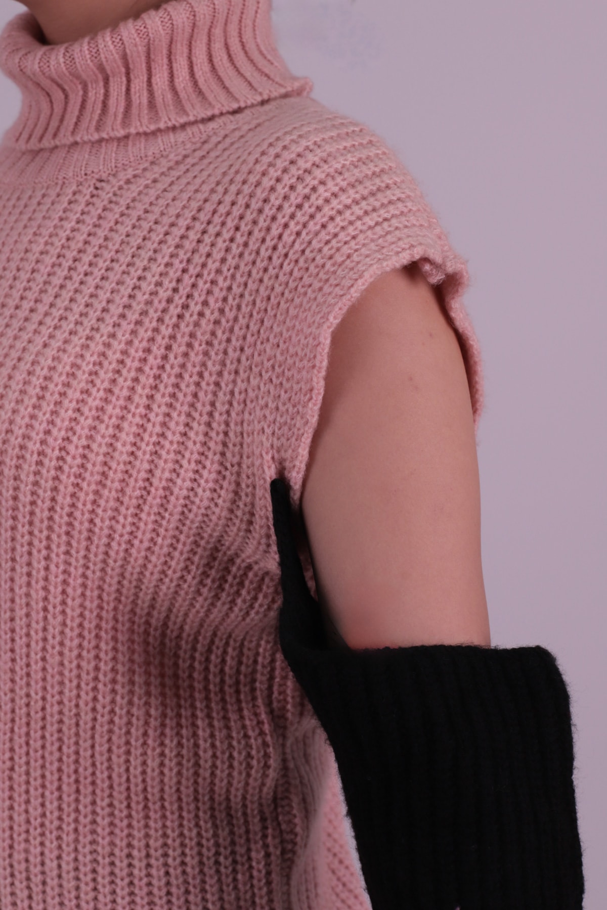 Kadın Pudra Balıkçı Yaka Kolları Dekolteli Triko Kazak ARM-26K136015