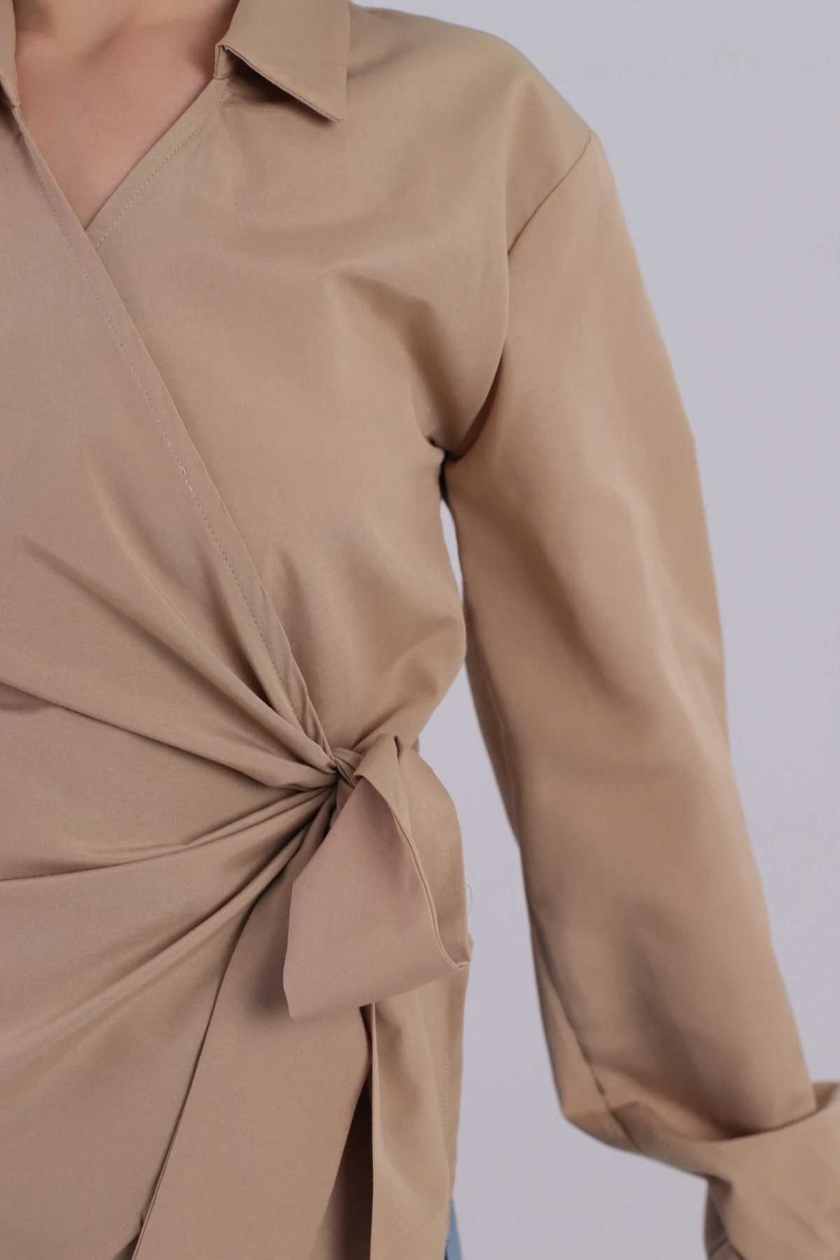 Kadın Bej Yakalı Kruvaze Bluz ARM-22Y024025