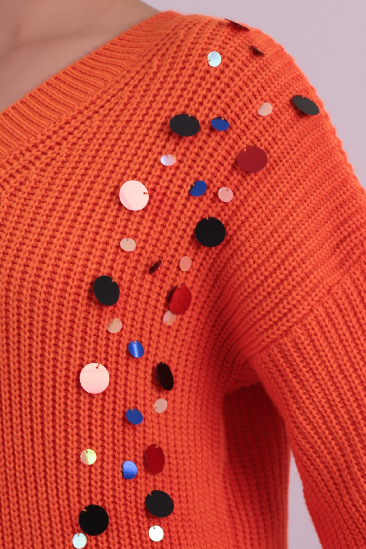 Kadın Turuncu V Yaka Pullu Triko Kazak ARM-26K136039