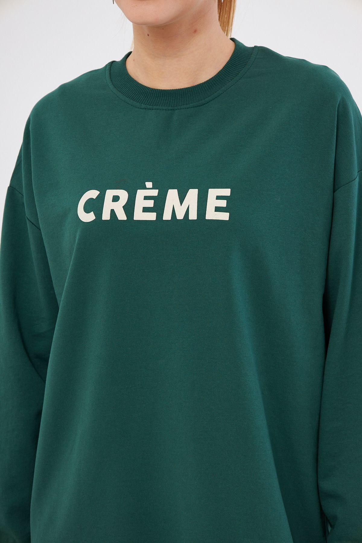 Kadın Koyu Yeşil Bisiklet Yaka Önü Yazılı Tunik Sweatshirt ARM-25K001029