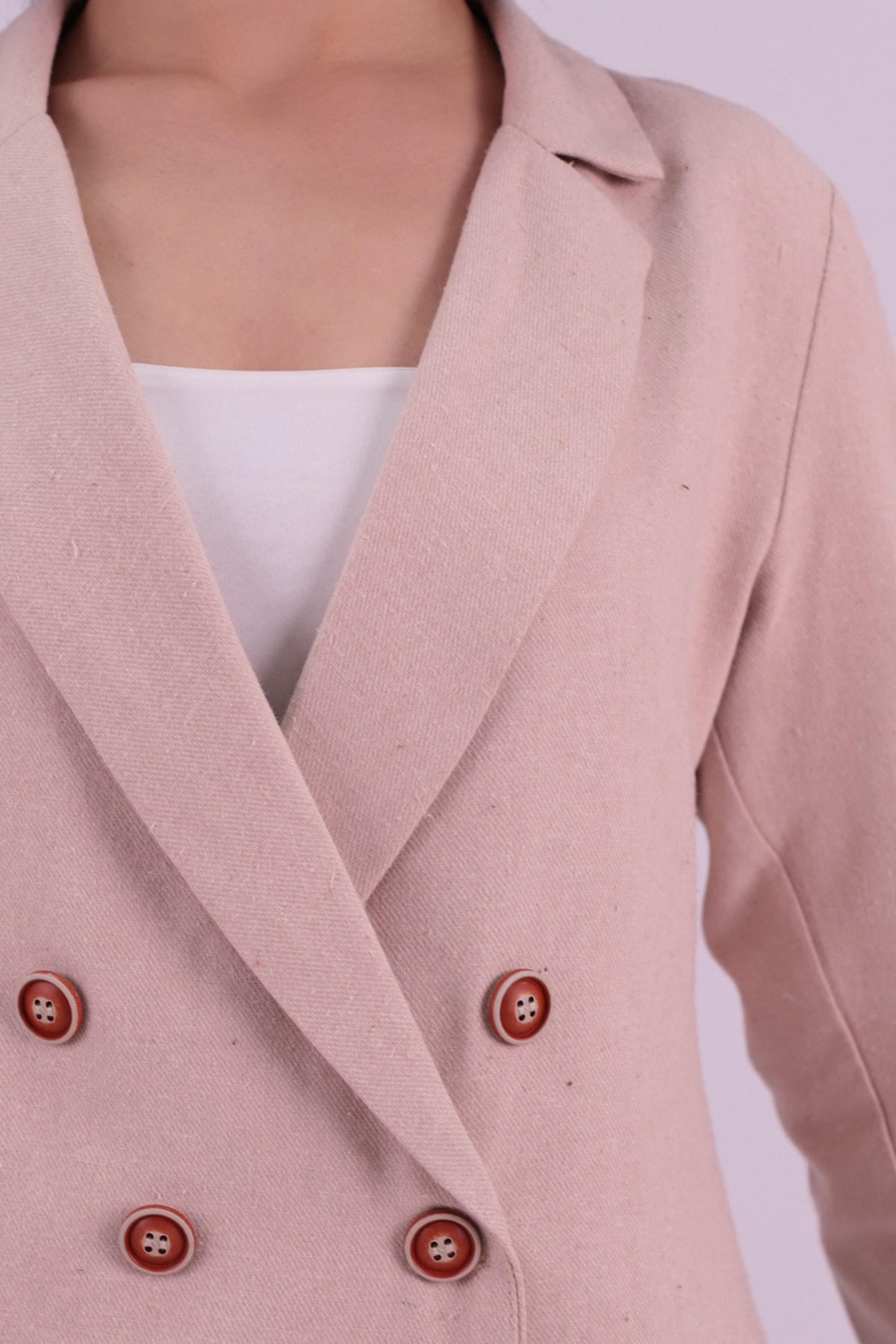Kadın Açık Bej Kruvaze Yaka Gabardin Crop Ceket ARM-24Y001010