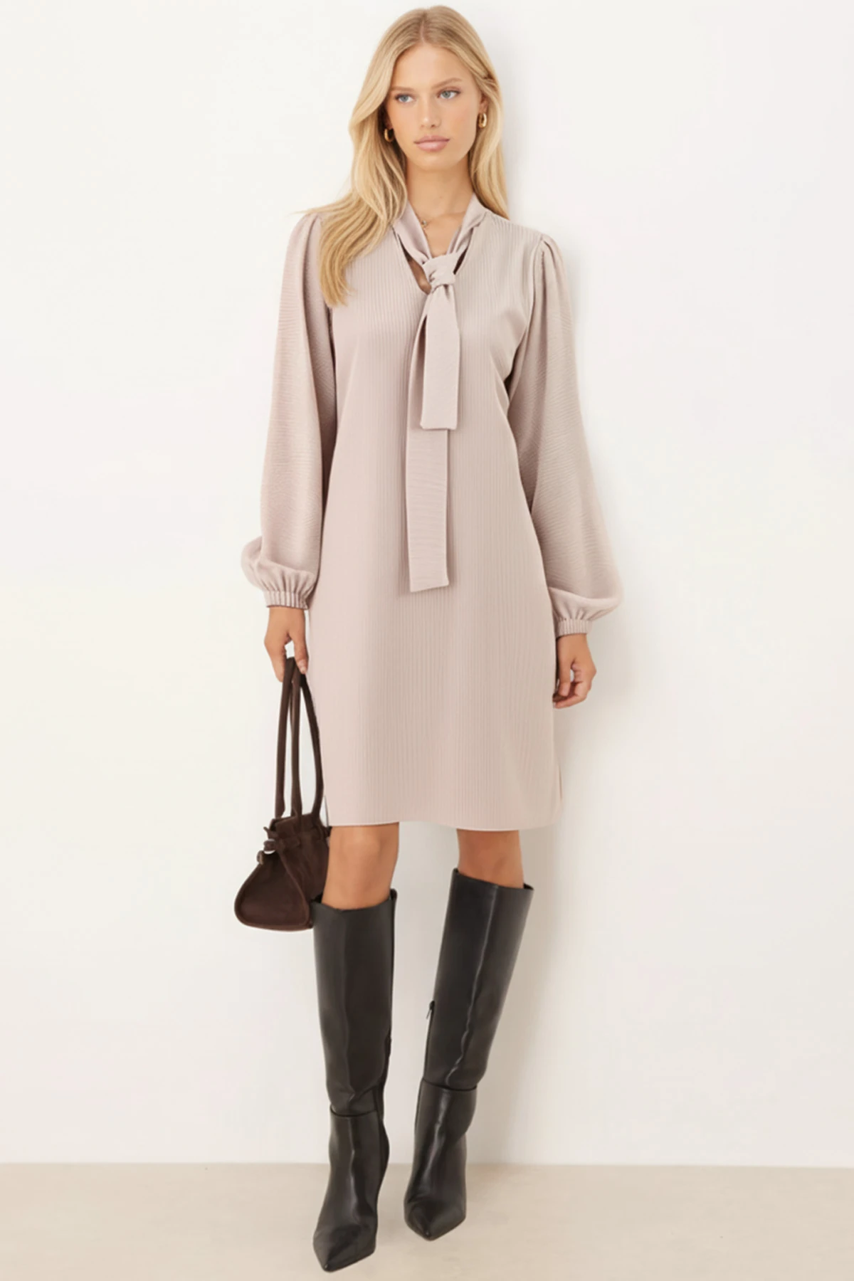 Kadın Ekru Yakası Bağlamalı Kolları Lastikli Kadife Elbise ARM-25K001087