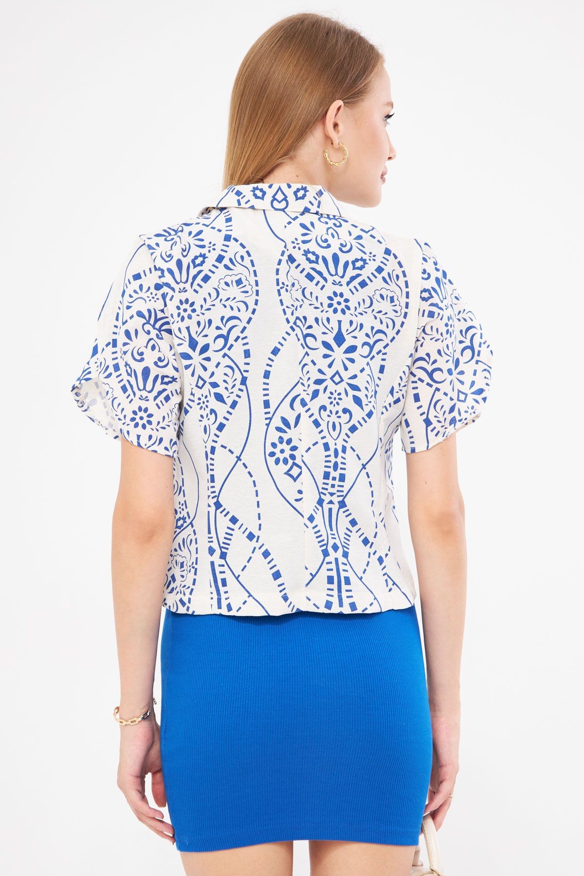 Kadın Saks-Ekru Keten Görünümlü Desenli Kolu Yırtmaçlı Crop Kısa Kol Ceket ARM-24Y001095