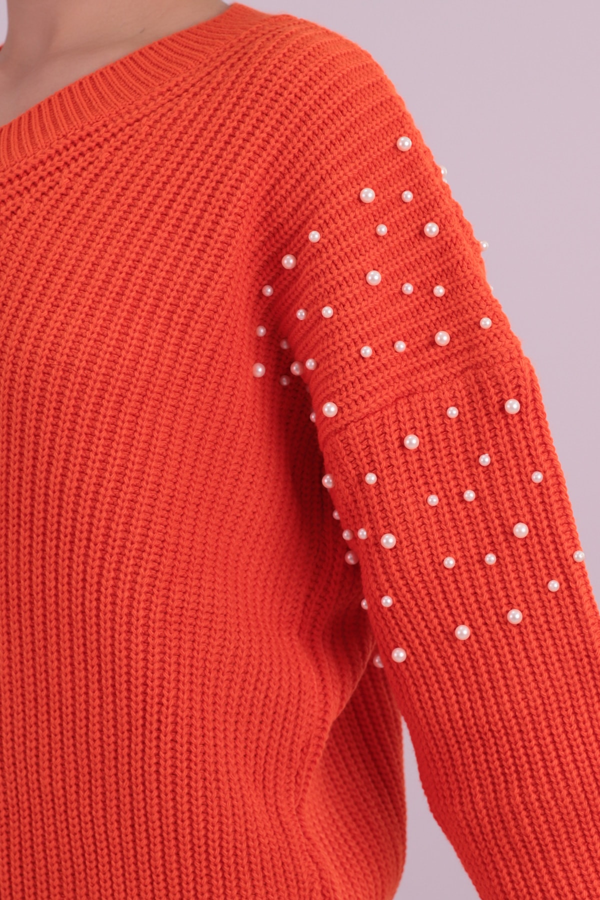 Kadın Turuncu V Yaka İncili Triko Kazak ARM-26K136036
