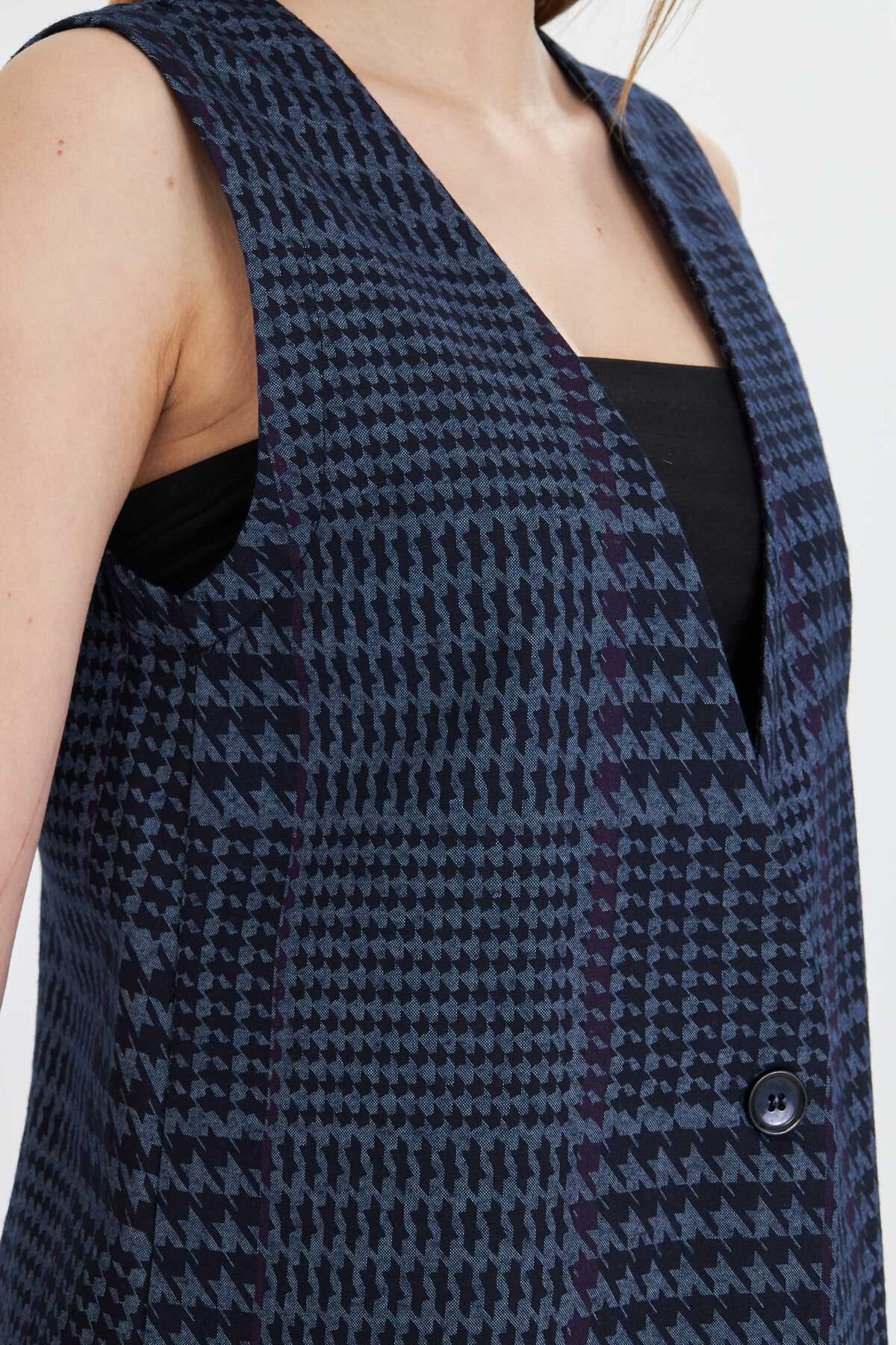 Kadın Lacivert V Yaka Tek Düğme Oversize Desenli Yelek ARM-25Y001032