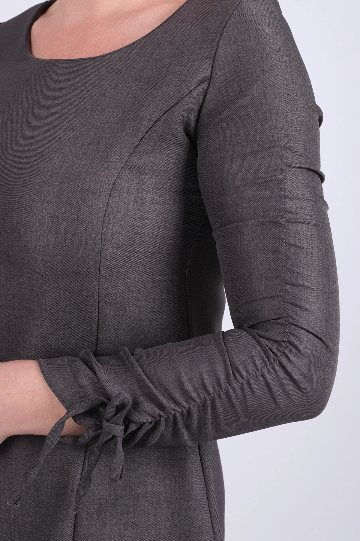 Kadın Füme Sıfır Yaka Kolları Büzgülü Kulplu Uzun Kol Elbise ARM-26K001033