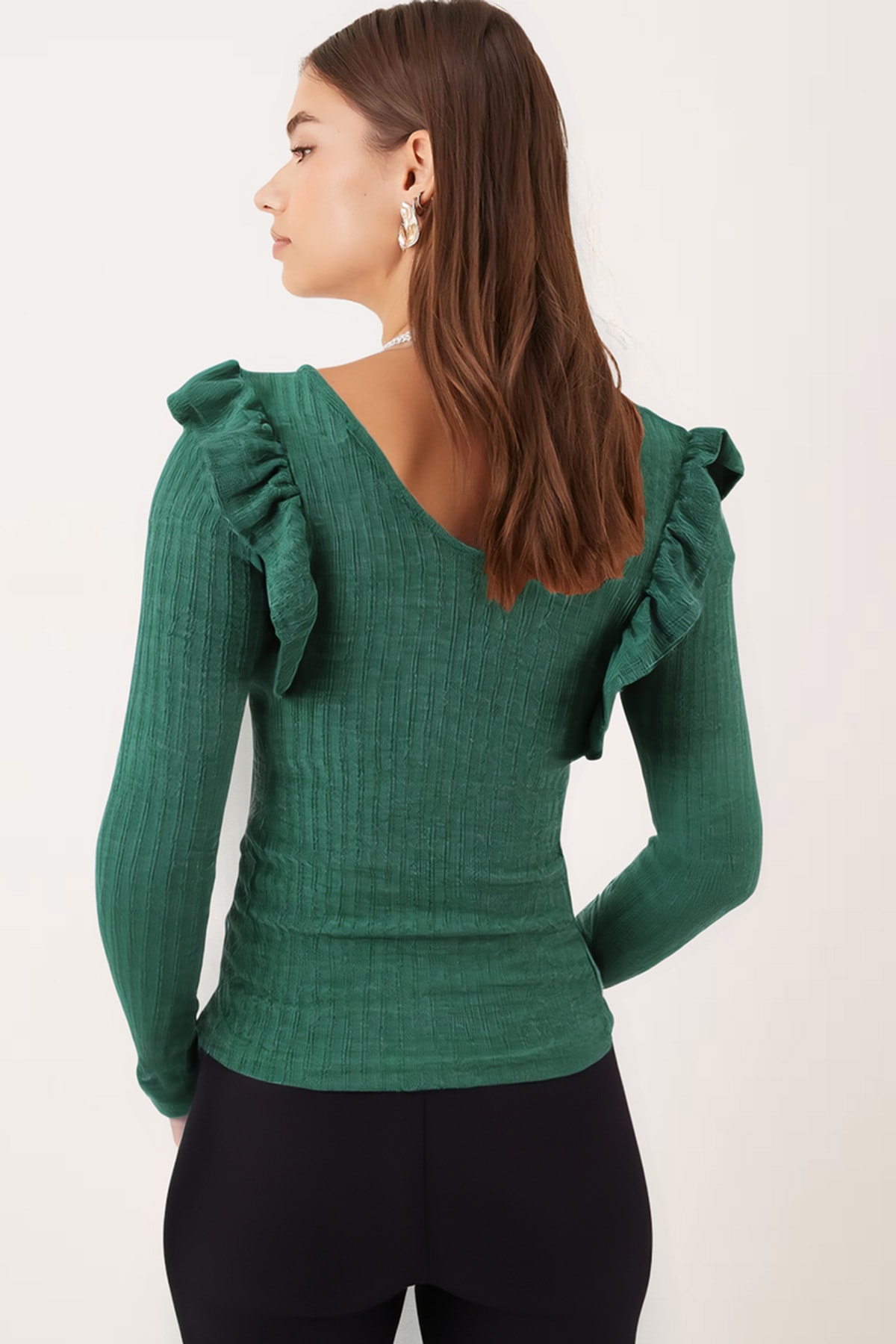 Kadın Yeşil V Yaka Fırfır Detaylı Yumuşak Dokulu Bluz ARM-26K001045