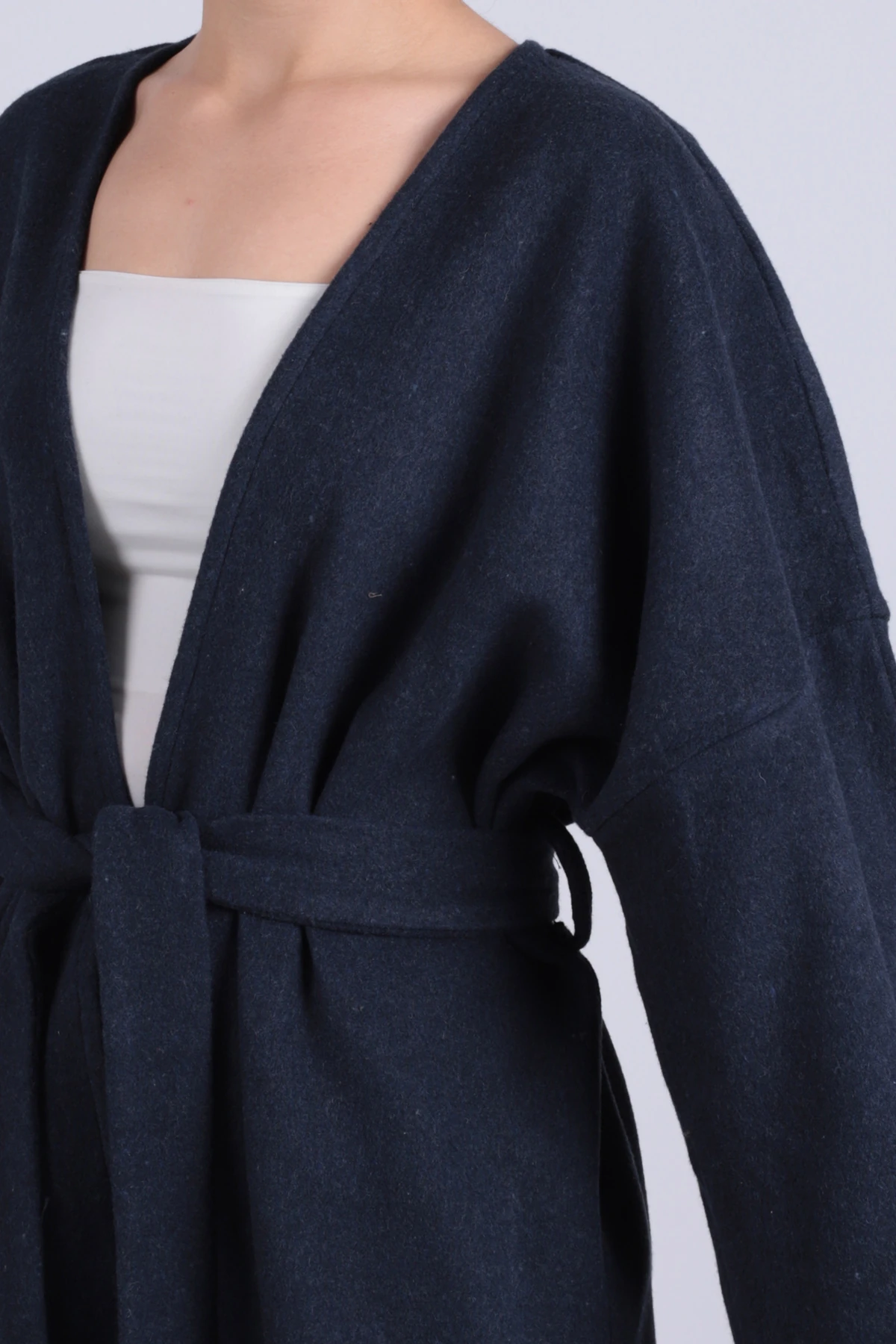 Kadın Lacivert V Yaka Kuşaklı Kaşe Kimono ARM-26K001049