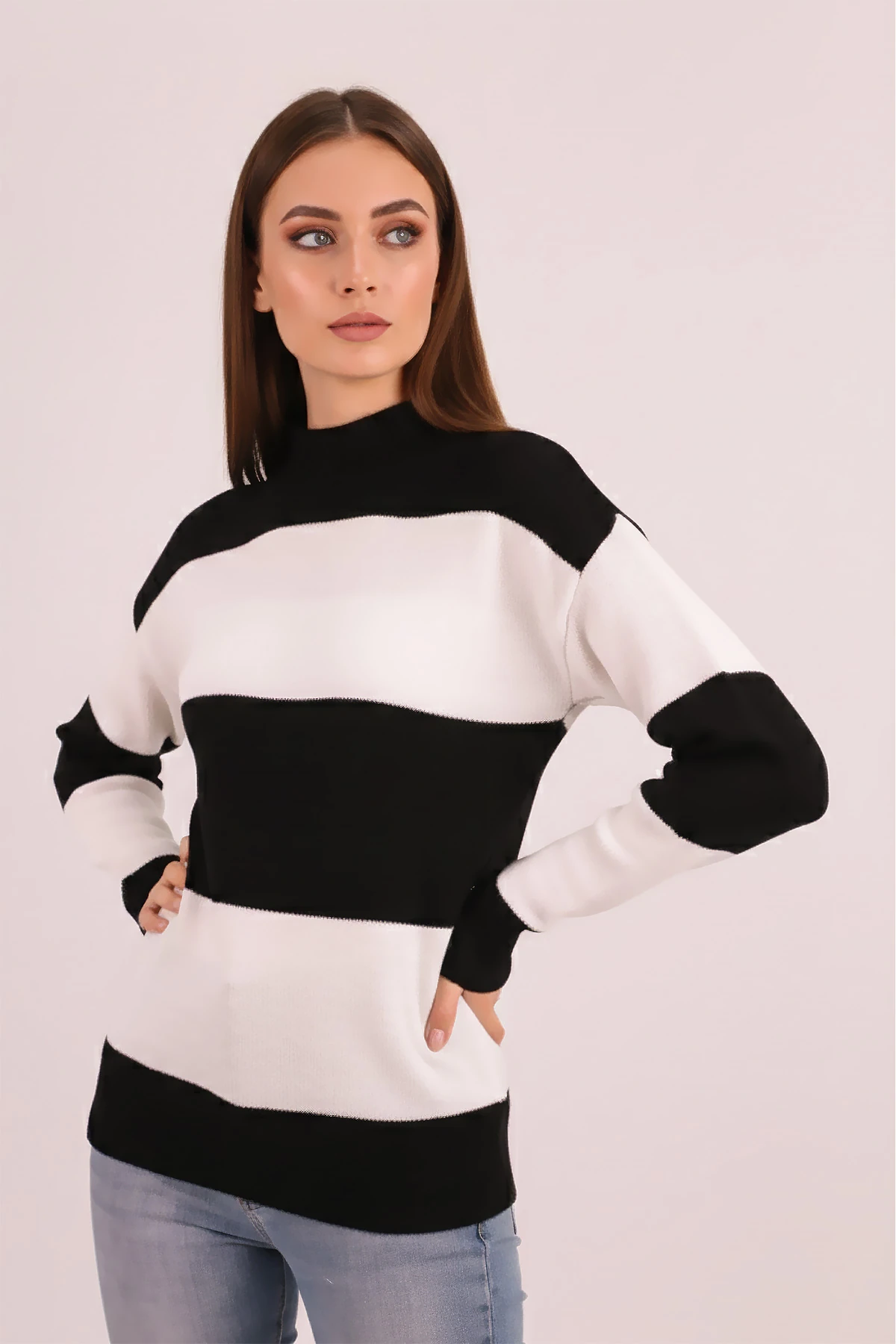 Kadın Siyah Dik Yaka İki Renkli Triko Kazak ARM-26K136061