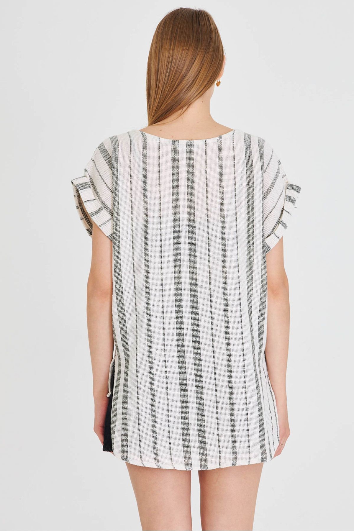 Kadın Haki V Yaka Yanları Yırtmaçlı Arkası Uzun Duble Kol Detaylı Oversize Bluz ARM-25Y001056