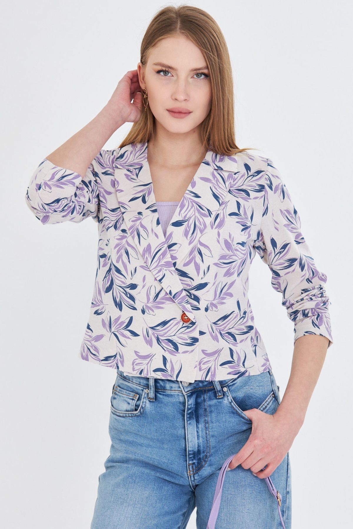 Kadın Açık Lila Kruvaze Yaka Desenli Crop Ceket ARM-24Y001058