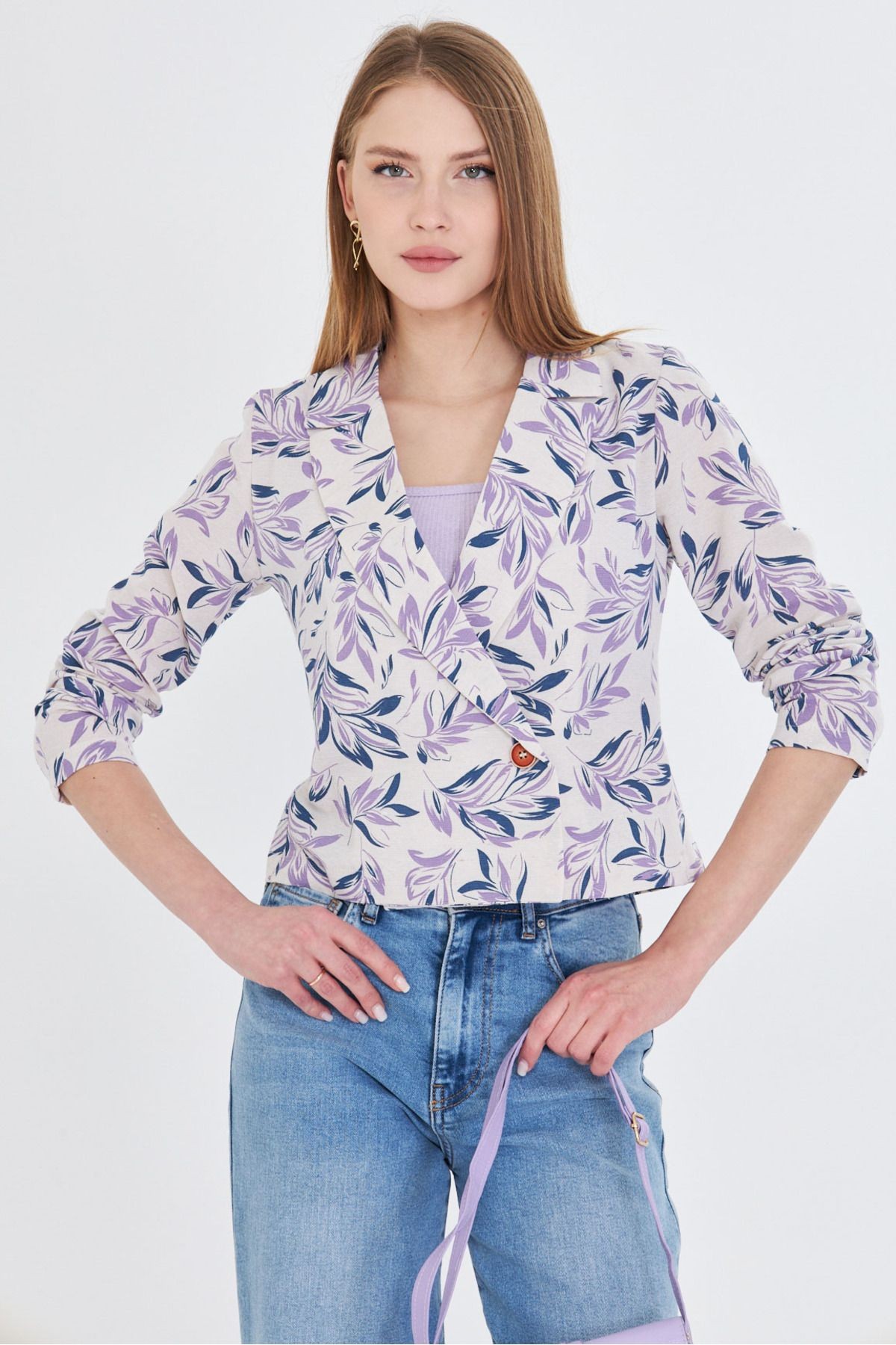 Kadın Açık Lila Kruvaze Yaka Desenli Crop Ceket ARM-24Y001058