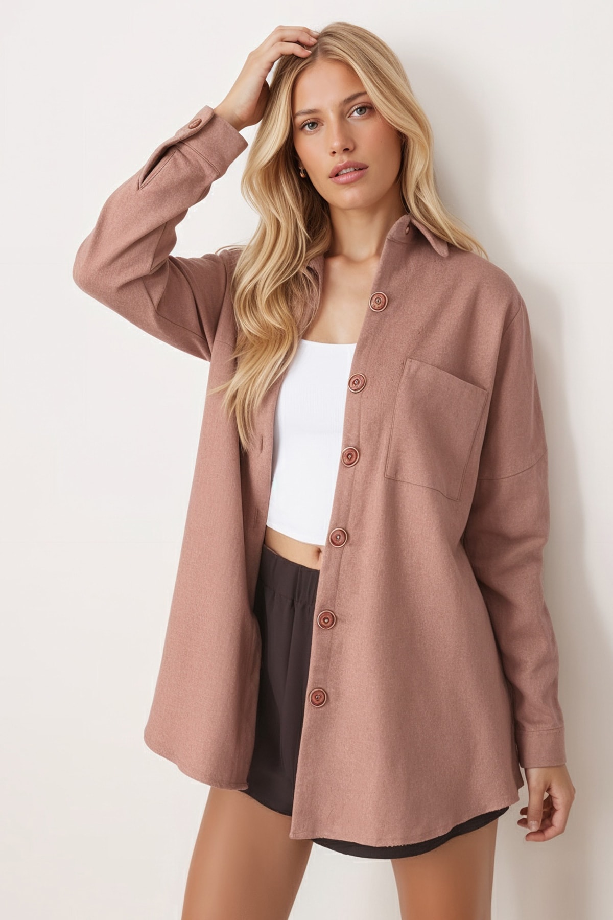 Kadın Sütlü Kahve Oversize Kaşe Cepli Gömlek ARM-22Y001156