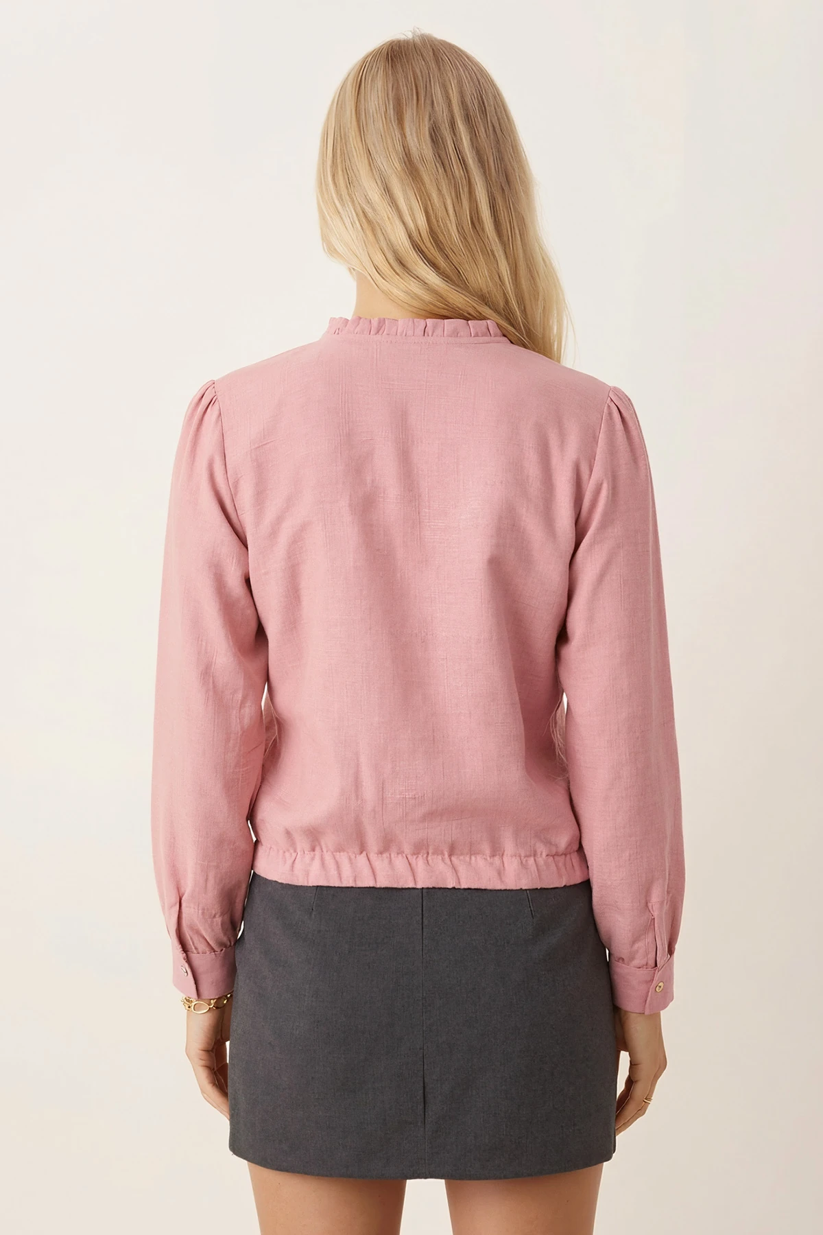 Kadın Pembe V Yaka Yakası Pile Detaylı Beli Lastikli Manşetli Bluz ARM-26K001020