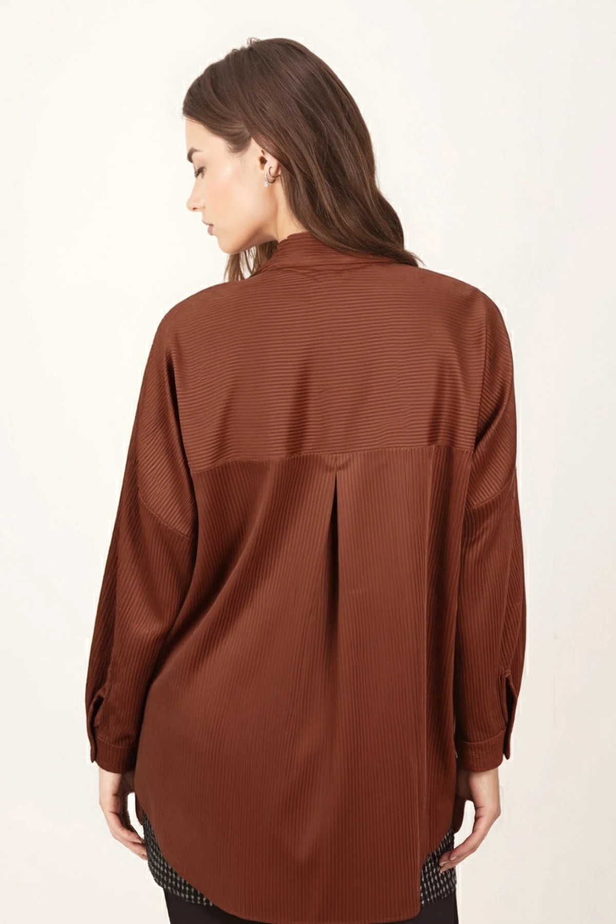 Kadın Taba Cepli Oversize İnce Fitilli Kadife Gömlek ARM-24K001076