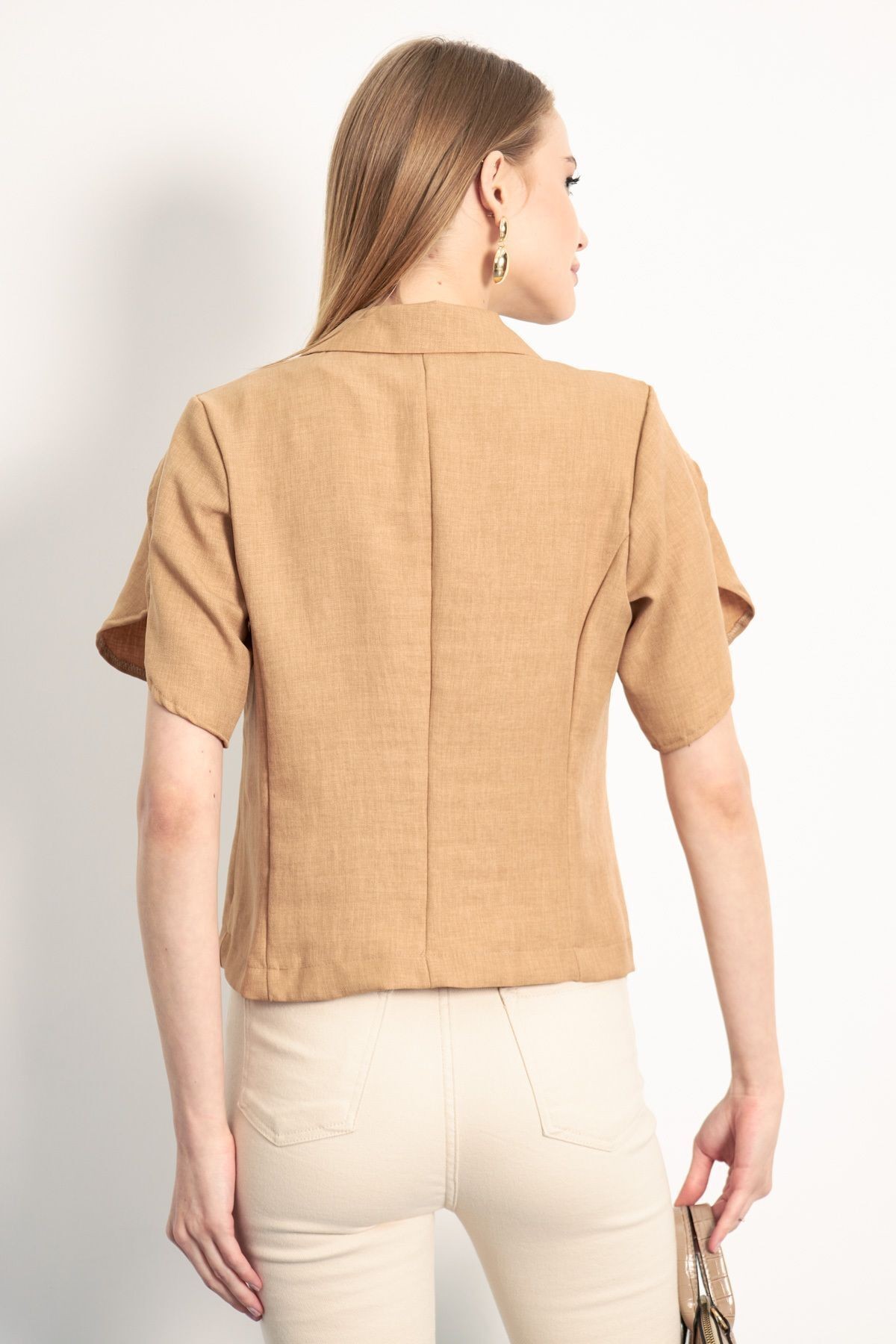 Kadın Camel Kolu Yırtmaç Detaylı Crop Kısa Kol Ceket ARM-24Y001048
