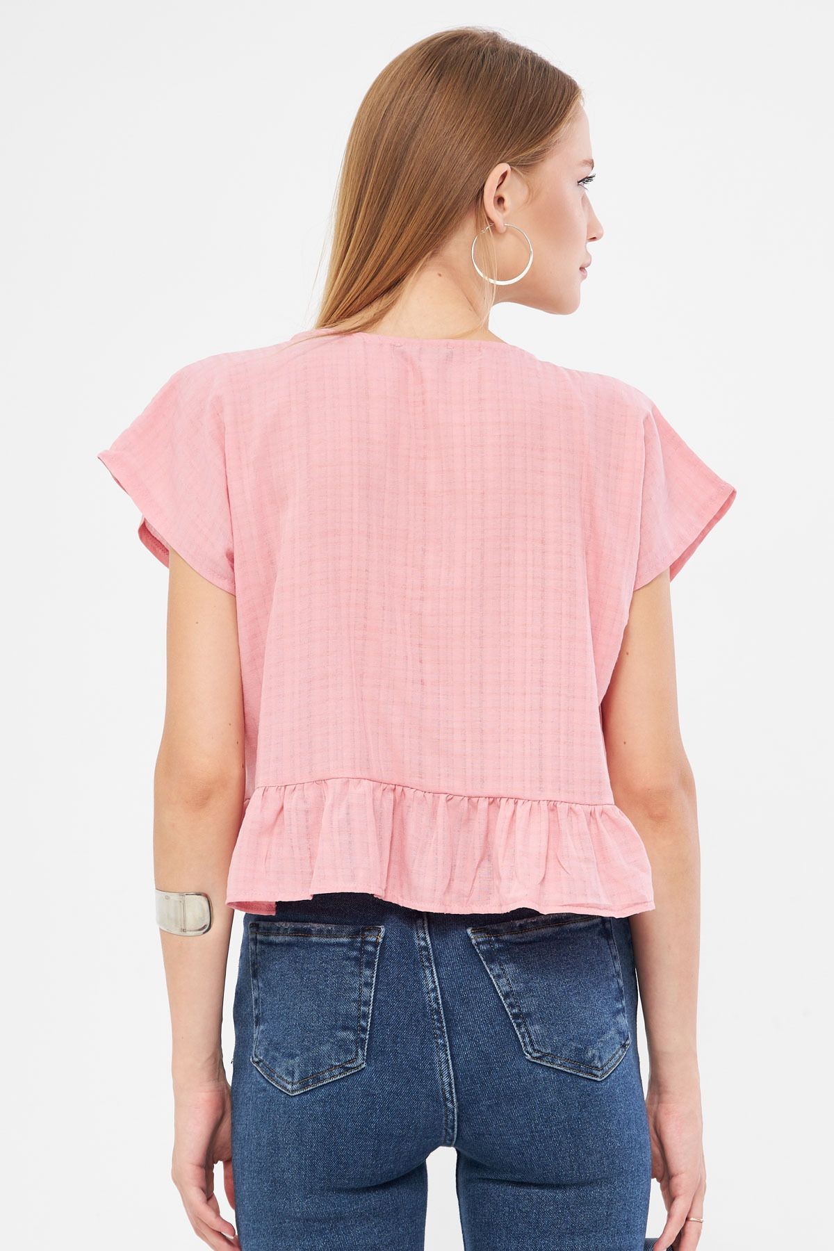 Kadın Pudra Yarasa Kol Yakası Bağlamalı Eteği Fırfırlı Oversize Crop Bluz ARM-24Y001088
