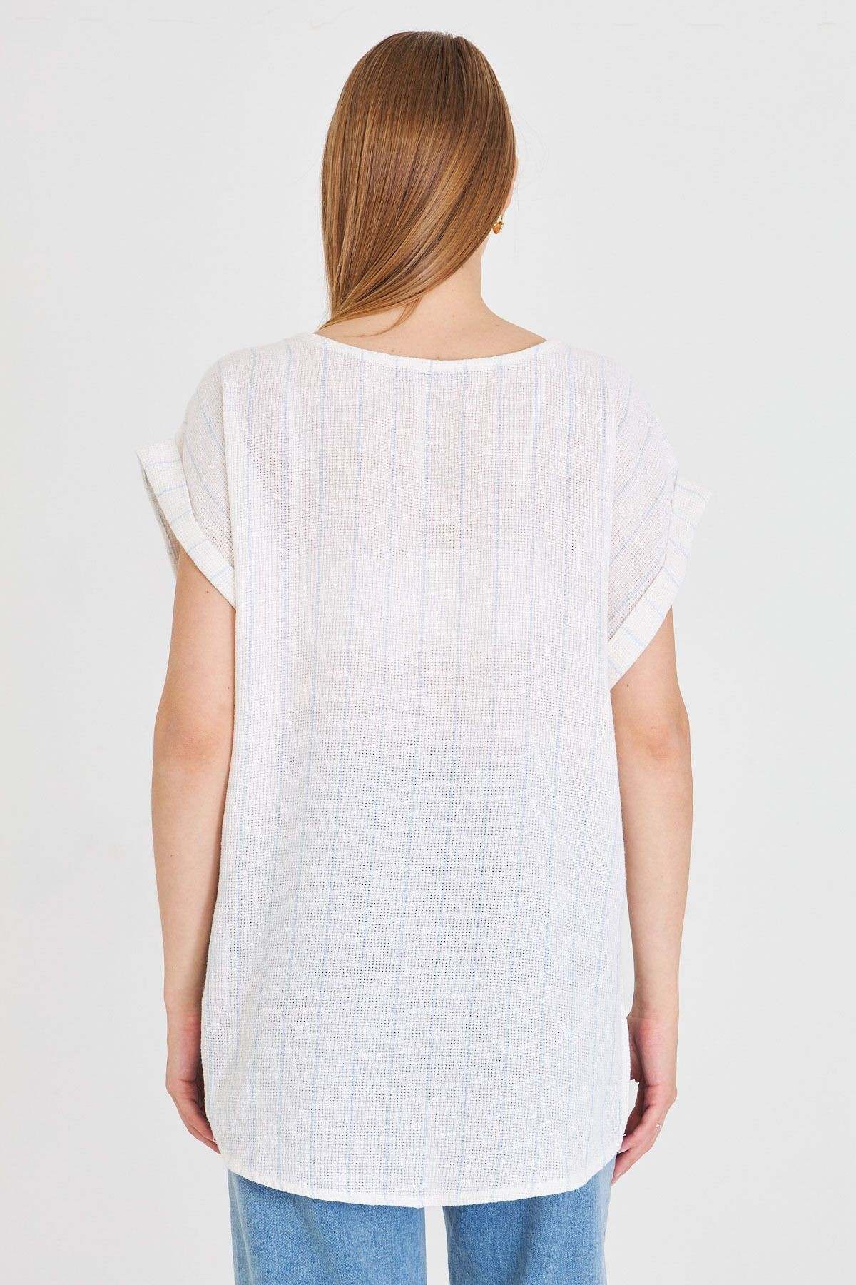 Kadın Bebe Mavi V Yaka Yanları Yırtmaçlı Arkası Uzun Duble Kol Detaylı Oversize Bluz ARM-25Y001056