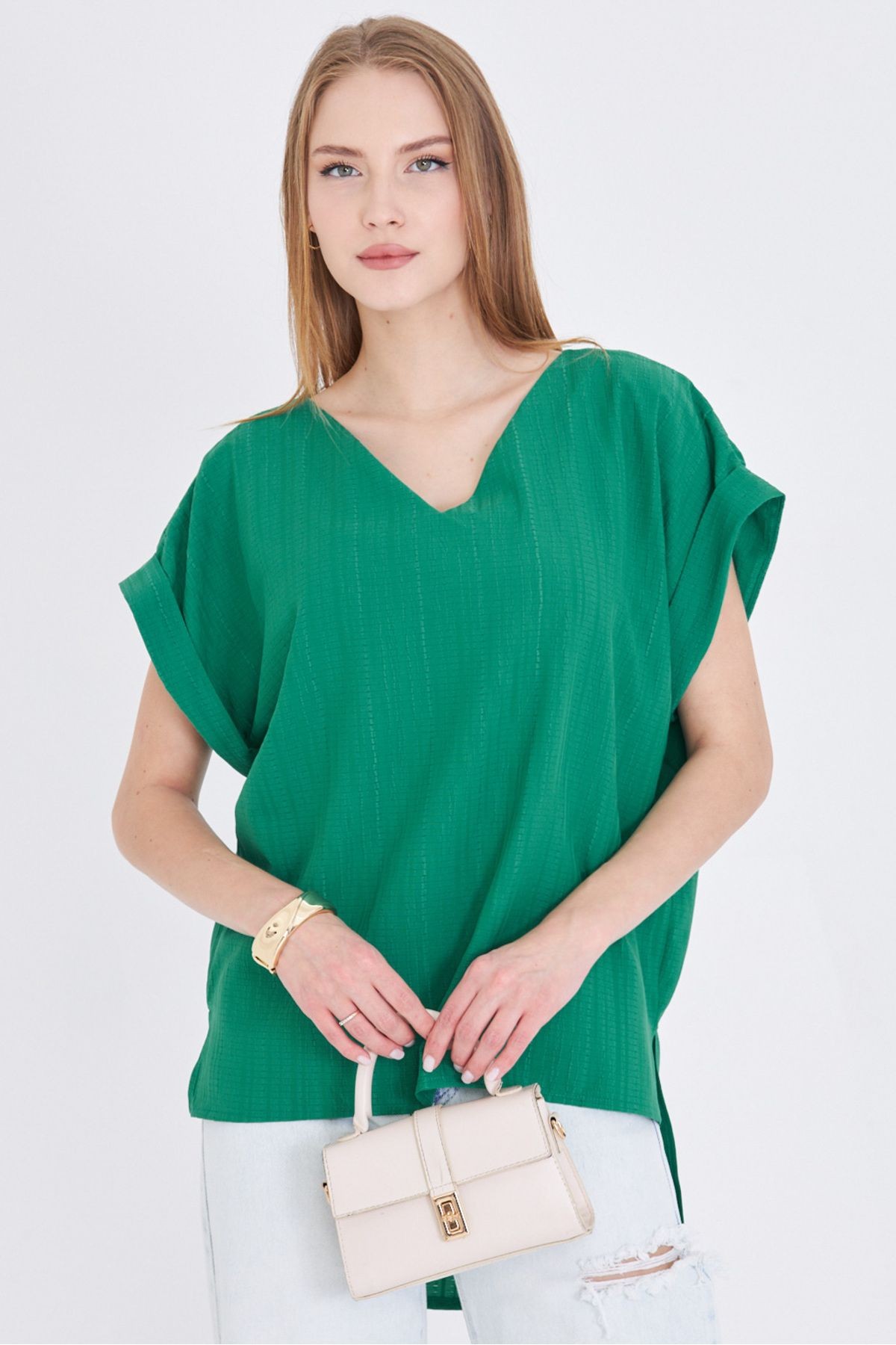 Kadın Koyu Yeşil V Yaka Yanları Yırtmaçlı Arkası Uzun Duble Kol Detaylı Oversize Bluz ARM-24Y001074