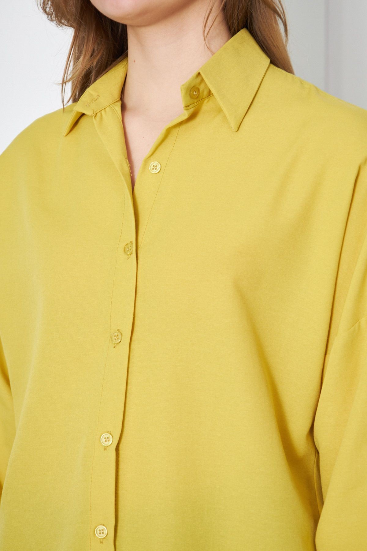 Kadın Yağ Yeşili Oversize Uzun Basic Gömlek ARM-22Y001118