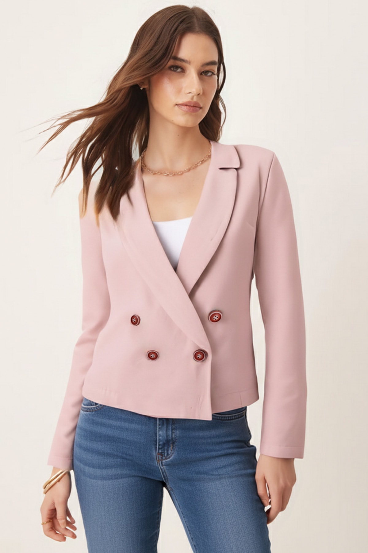 Kadın Açık Bej Kruvaze Yaka Gabardin Crop Ceket ARM-24Y001010