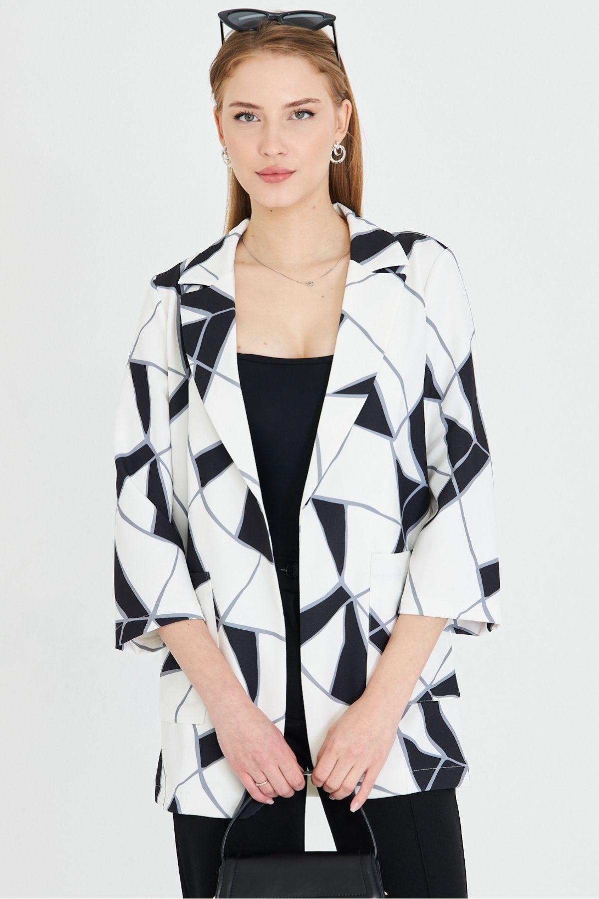 Kadın Beyaz Cepli Oversize Ceket ARM-25Y001057
