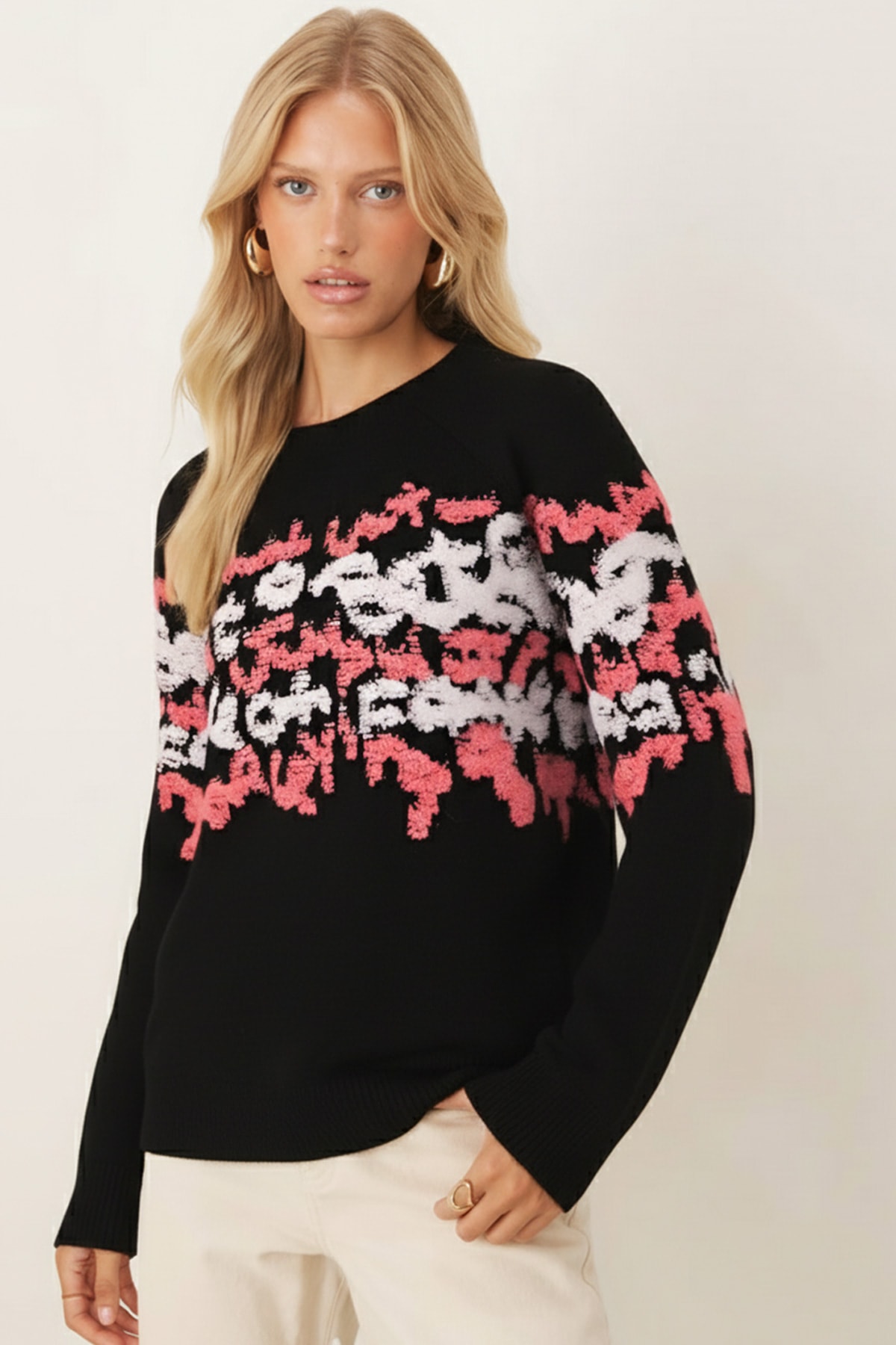 Kadın Siyah Önü Kabartmalı Desen Triko Kazak ARM-26K136018