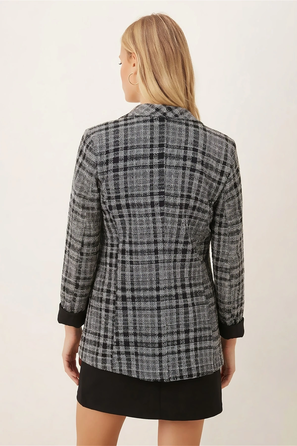 Kadın Gri-Siyah Şal Yaka Kolları Garnili Tek Düğme Ceket ARM-26K001087