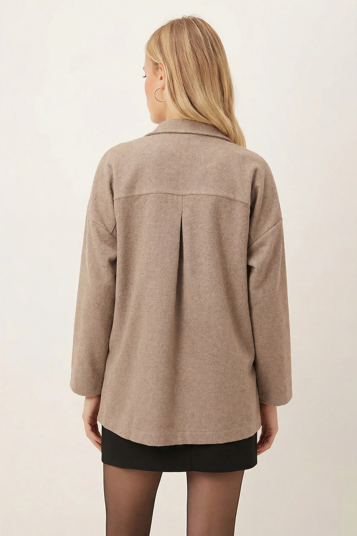 Kadın Açık Vizon Erkek Yaka Yanları Yırtmaçlı Oversize Ceket ARM-26K001009