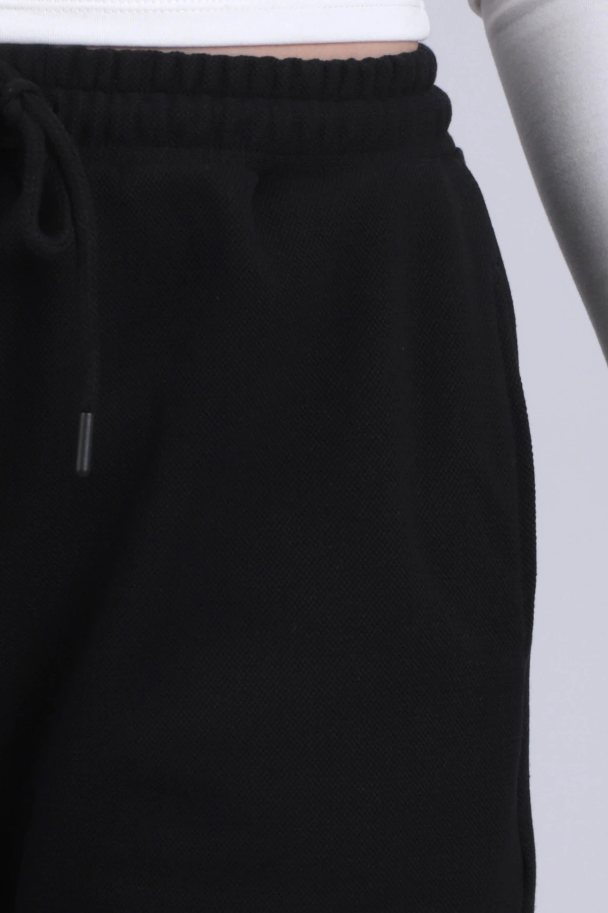 Kadın Siyah Beli Ve Paçası Lastikli Cepli İçi Şardonlu Eşofman Altı ARM-26K001063