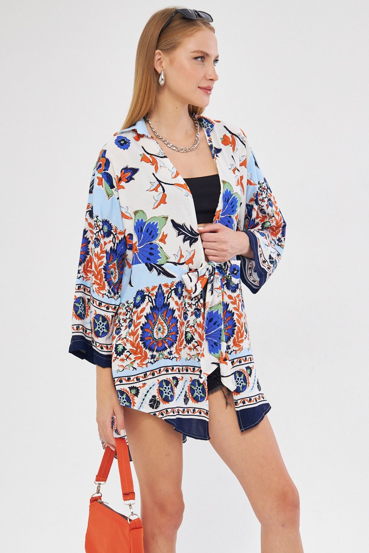 Kadın Lacivert Desenli Önden Bağlamalı Kimono Gömlek ARM-24Y001080