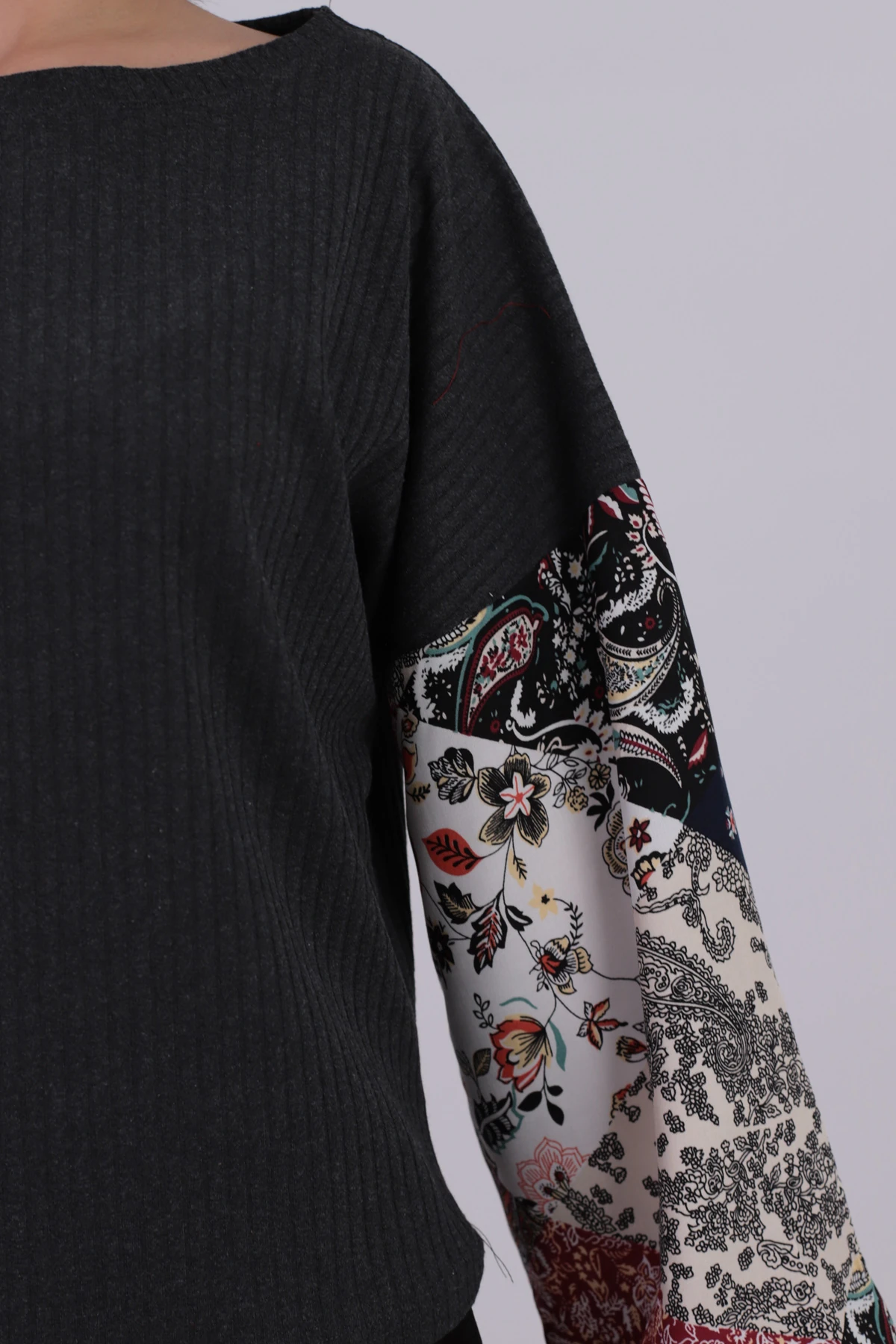 Kadın Antrasit Kolu Desenli Balonlu Triko Kazak ARM-20K081001