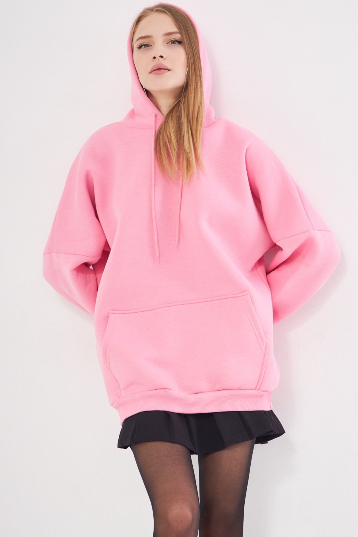 Kadın Pembe Kapüşonlu İçi Şardonlu Kanguru Cepli Oversize Sweatshirt ARM-25K001045