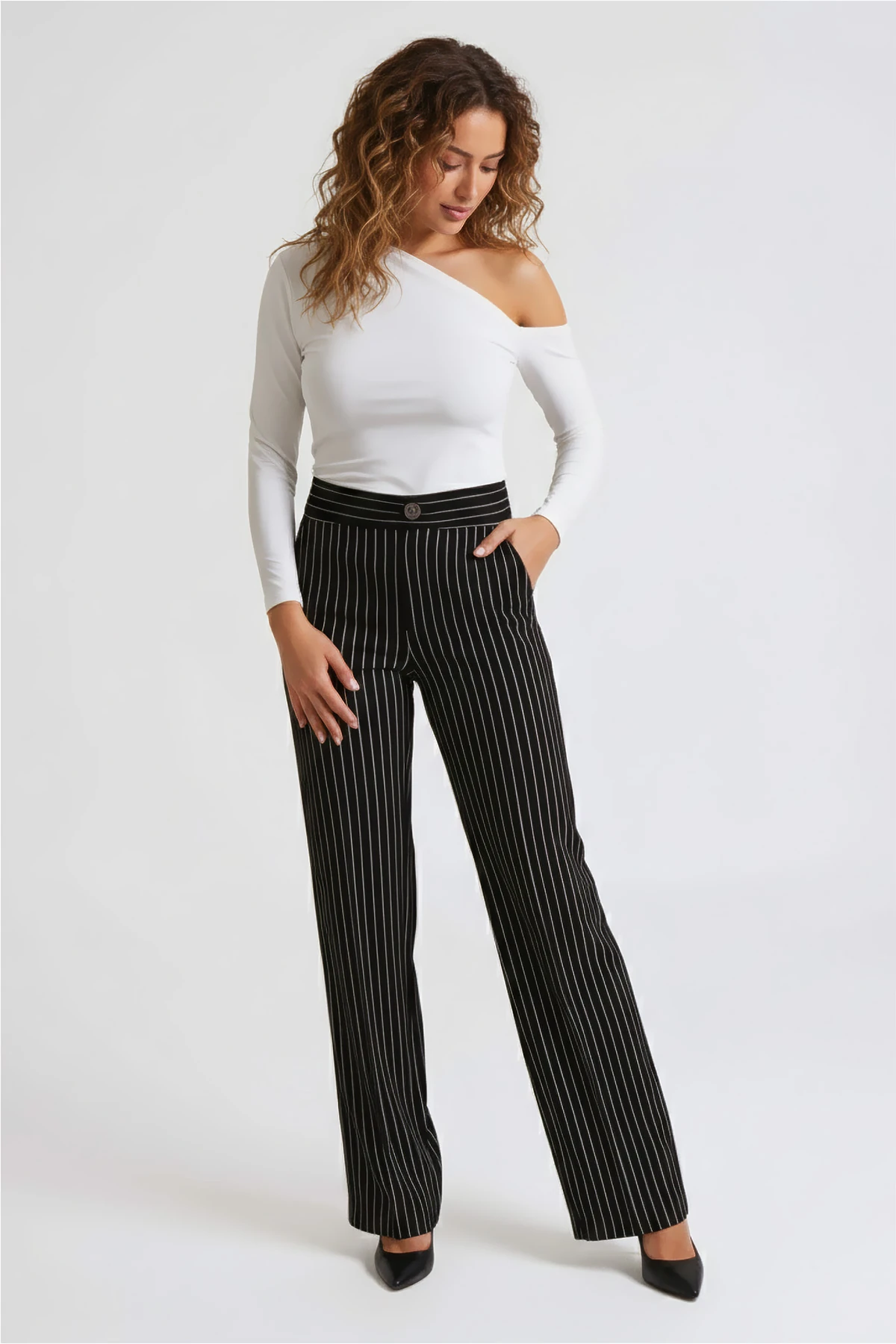 Kadın Siyah Bol Paça Kumaş Pantolon ARM-26K001053