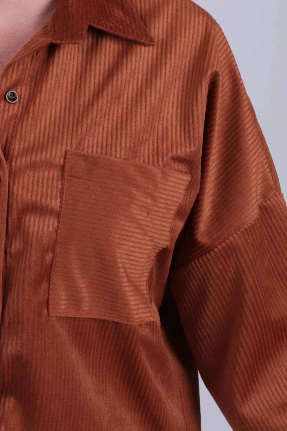 Kadın Taba Cepli Oversize İnce Fitilli Kadife Gömlek ARM-24K001076
