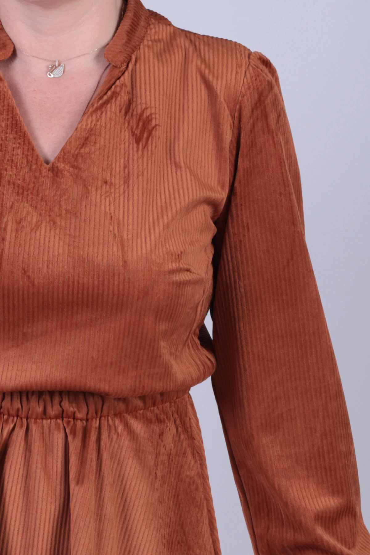 Kadın Camel Kadife V Yaka Beli Lastikli İnce Fitilli Kloş Elbise ARM-25K001049