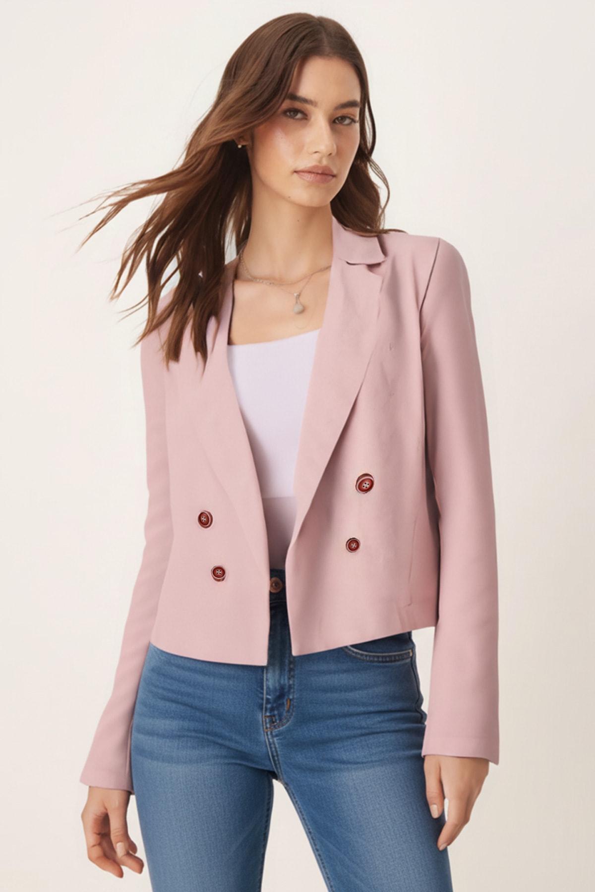 Kadın Açık Bej Kruvaze Yaka Gabardin Crop Ceket ARM-24Y001010