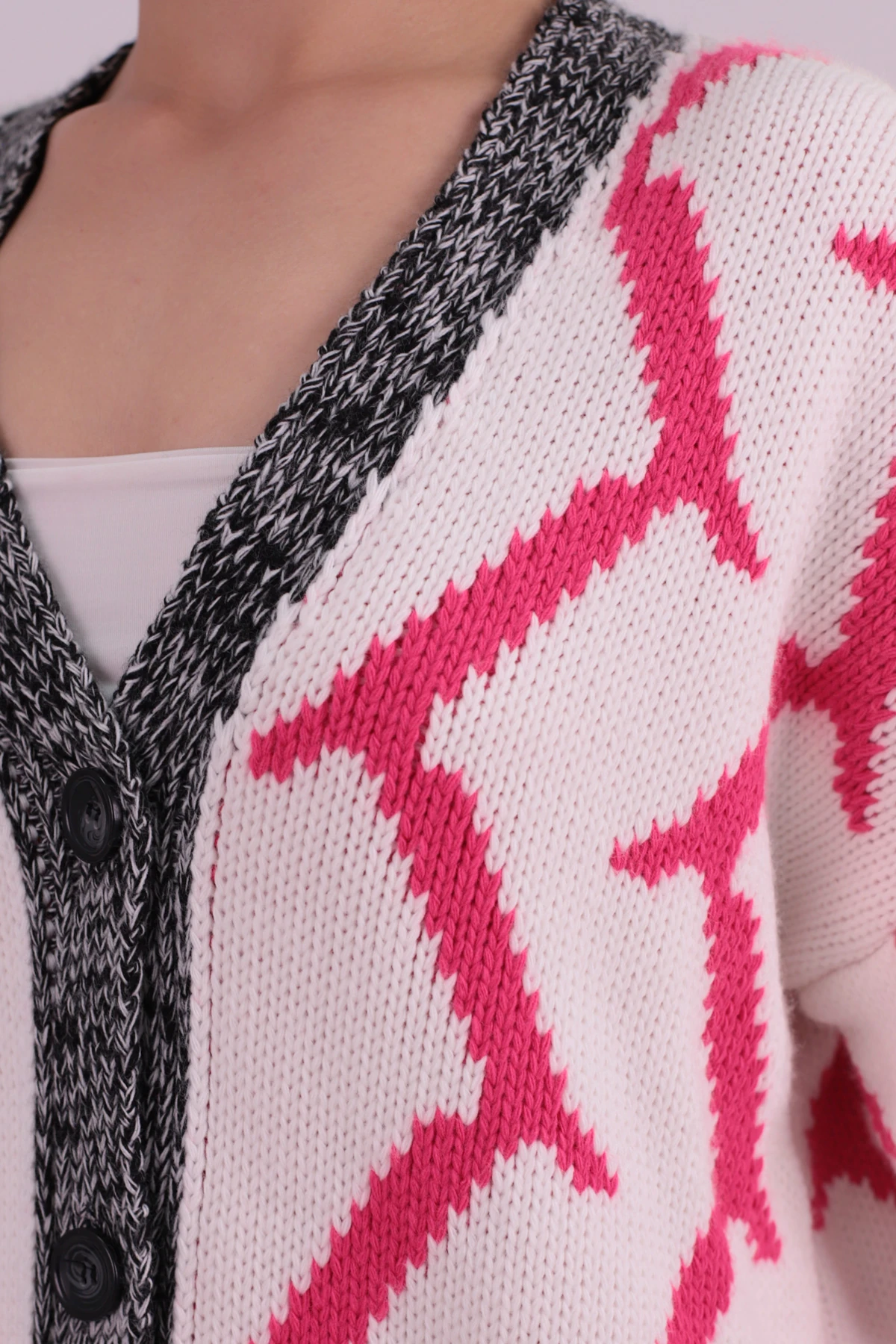 Kadın Fuşya V Yaka Düğmeli Desenli Triko Hırka ARM-26K136045