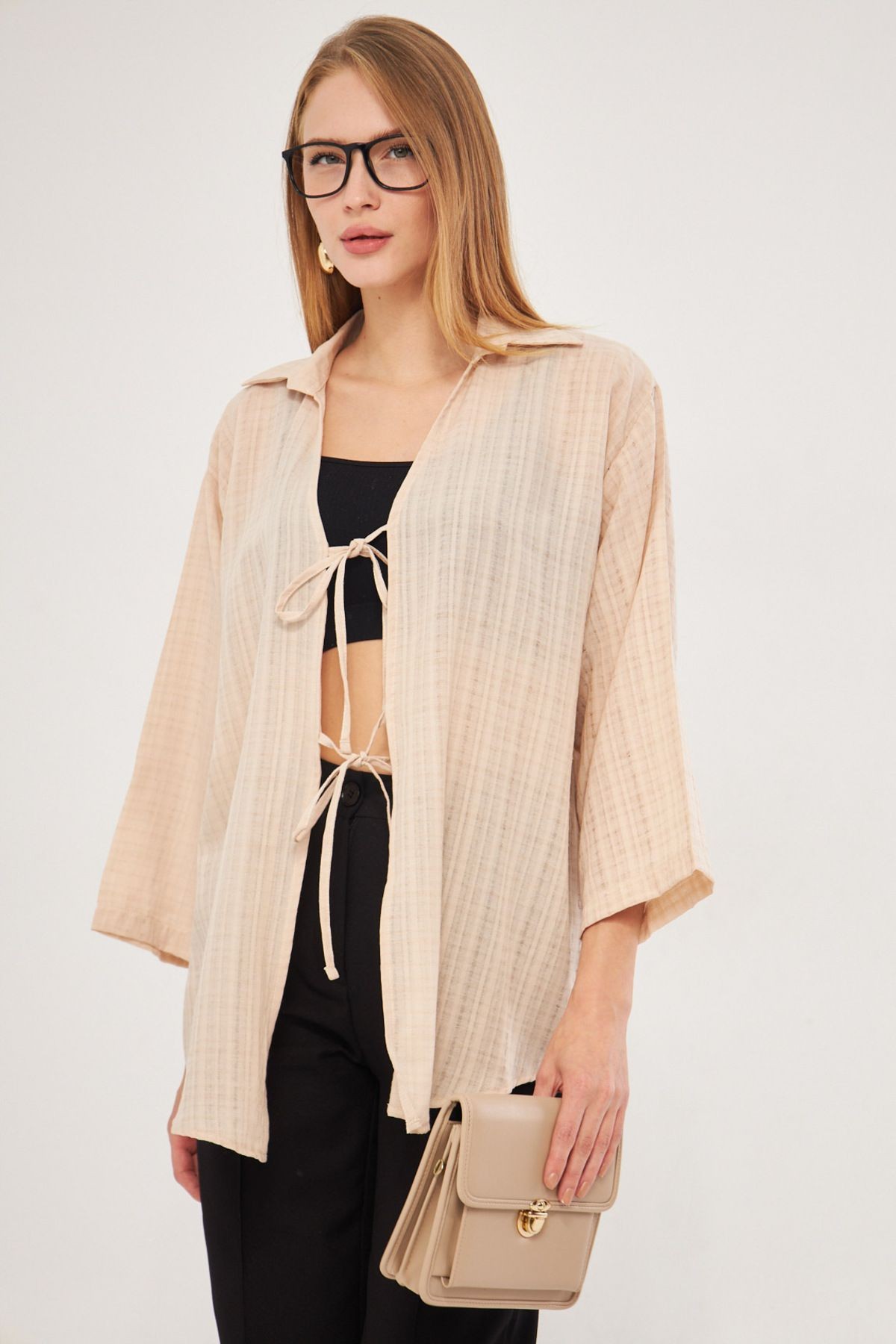 Kadın Bej Gömlek Yakalı Önden Bağcıklı Kimono Gömlek ARM-25K001006